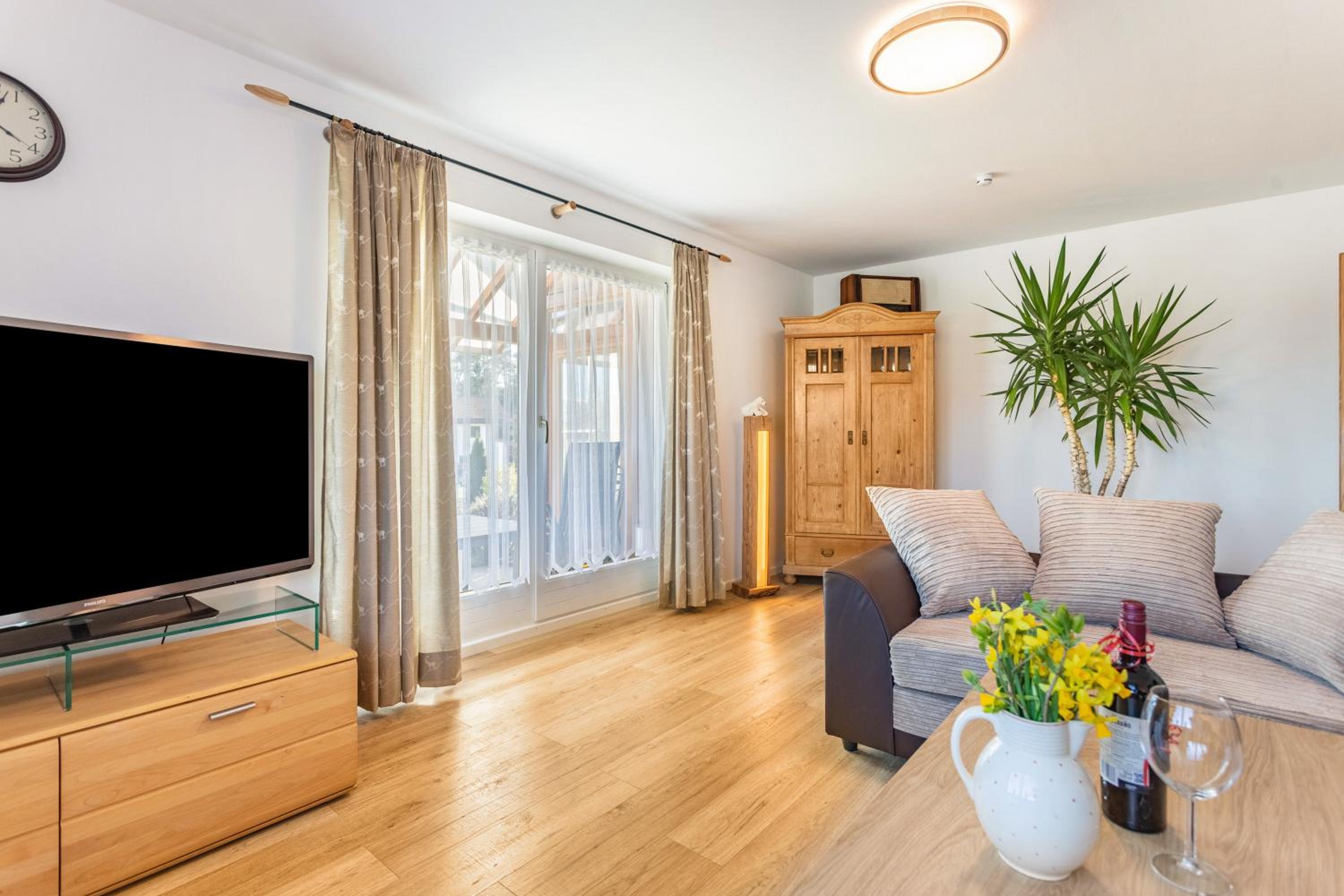 Two-Bedroom Deluxe Apartment with Garden View photo 2