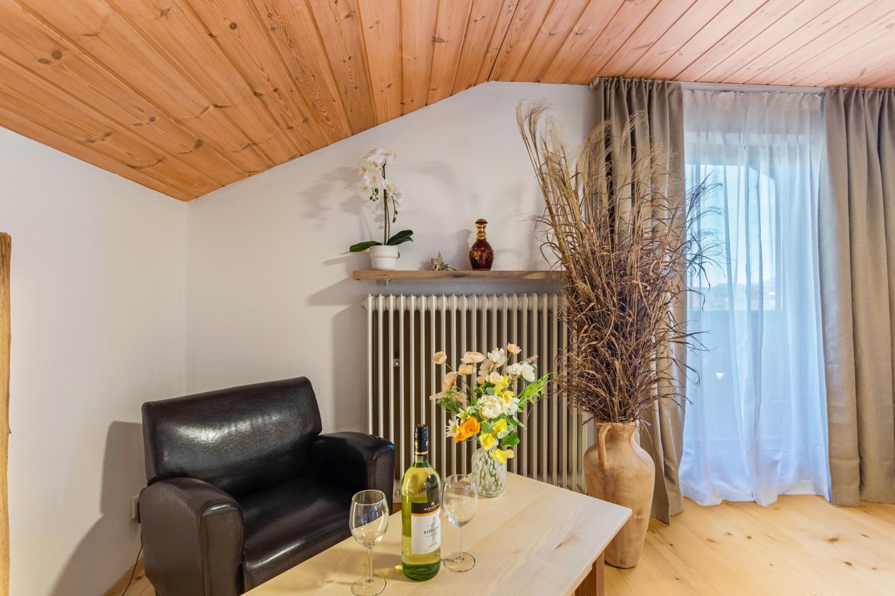 Two-Bedroom Deluxe Apartment with Garden View photo 3