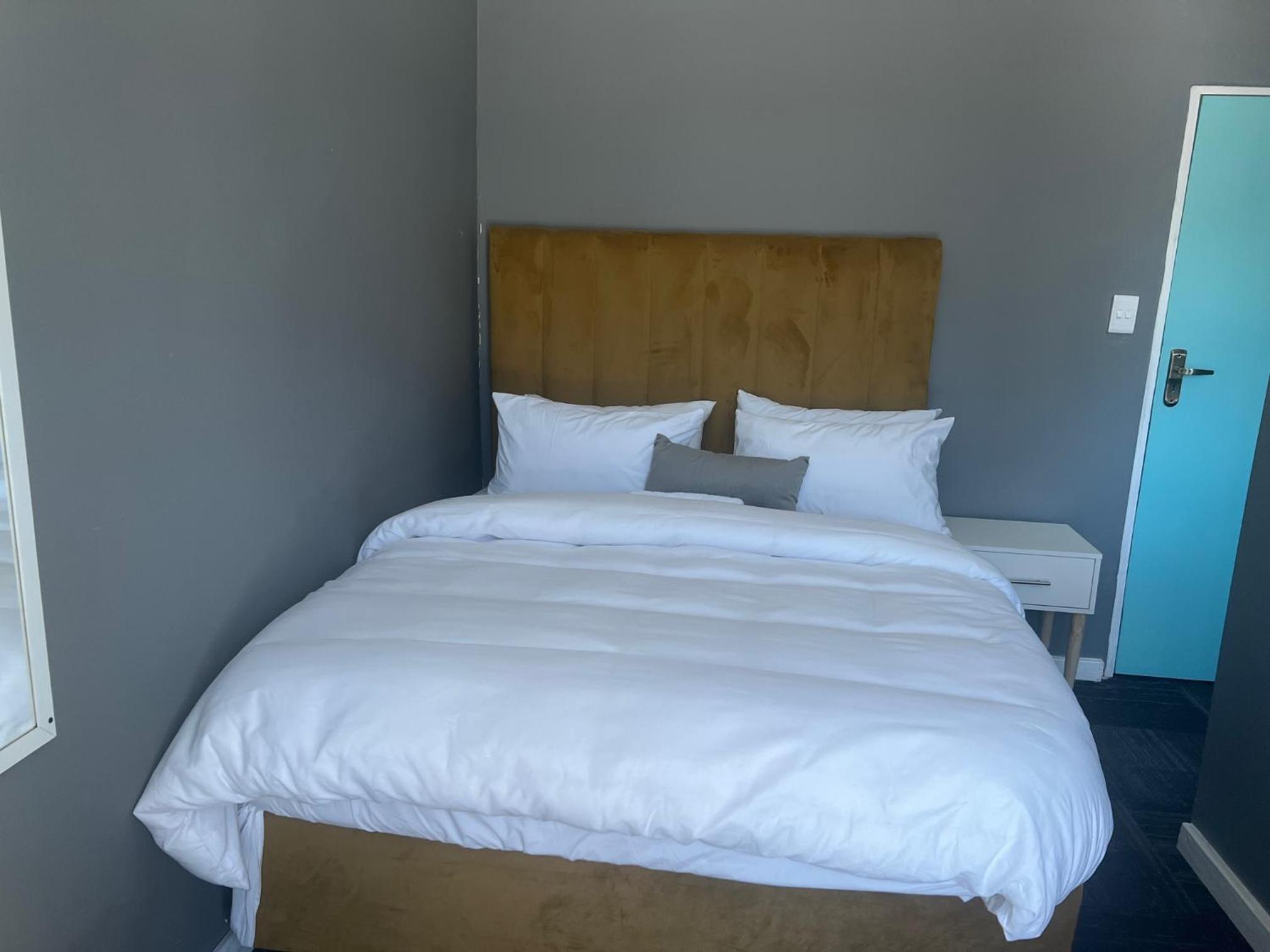 Deluxe Queen Room - Photo 4
