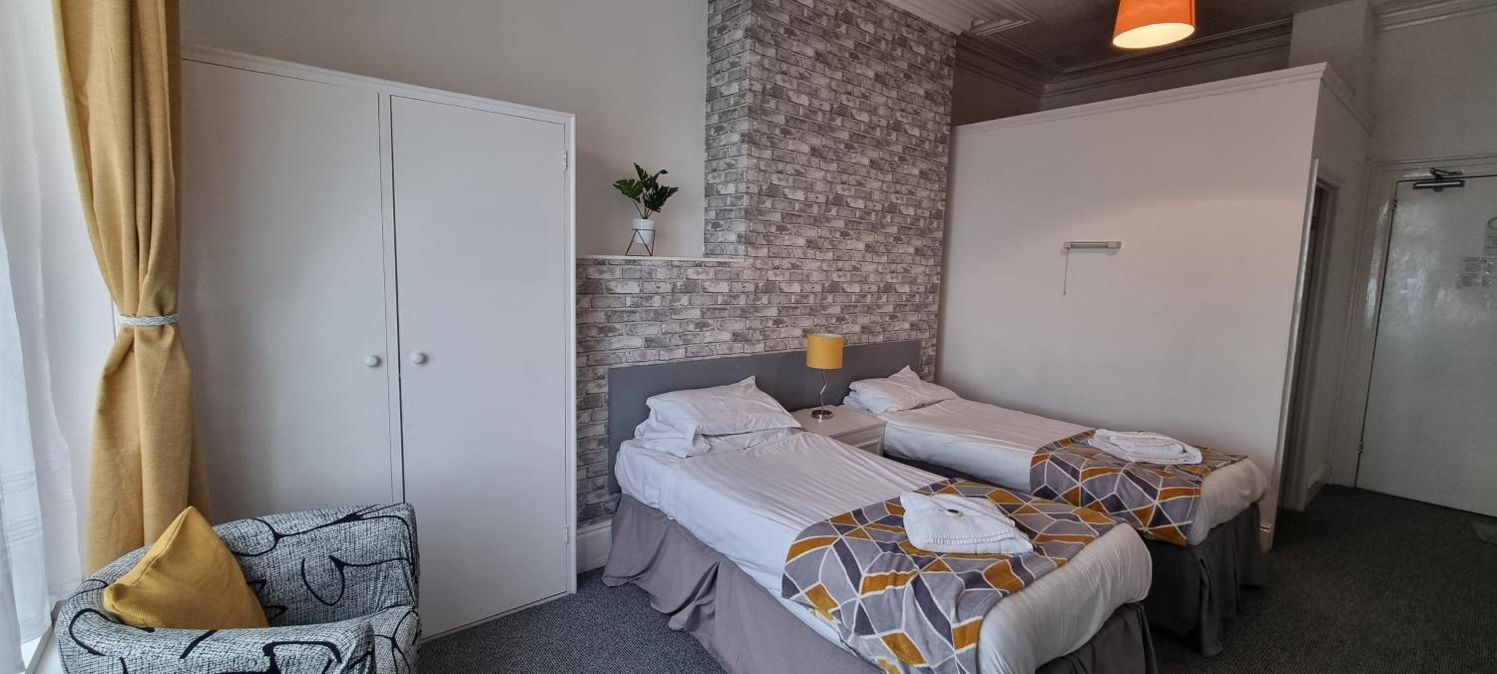 Twin Room with Balcony photo 2