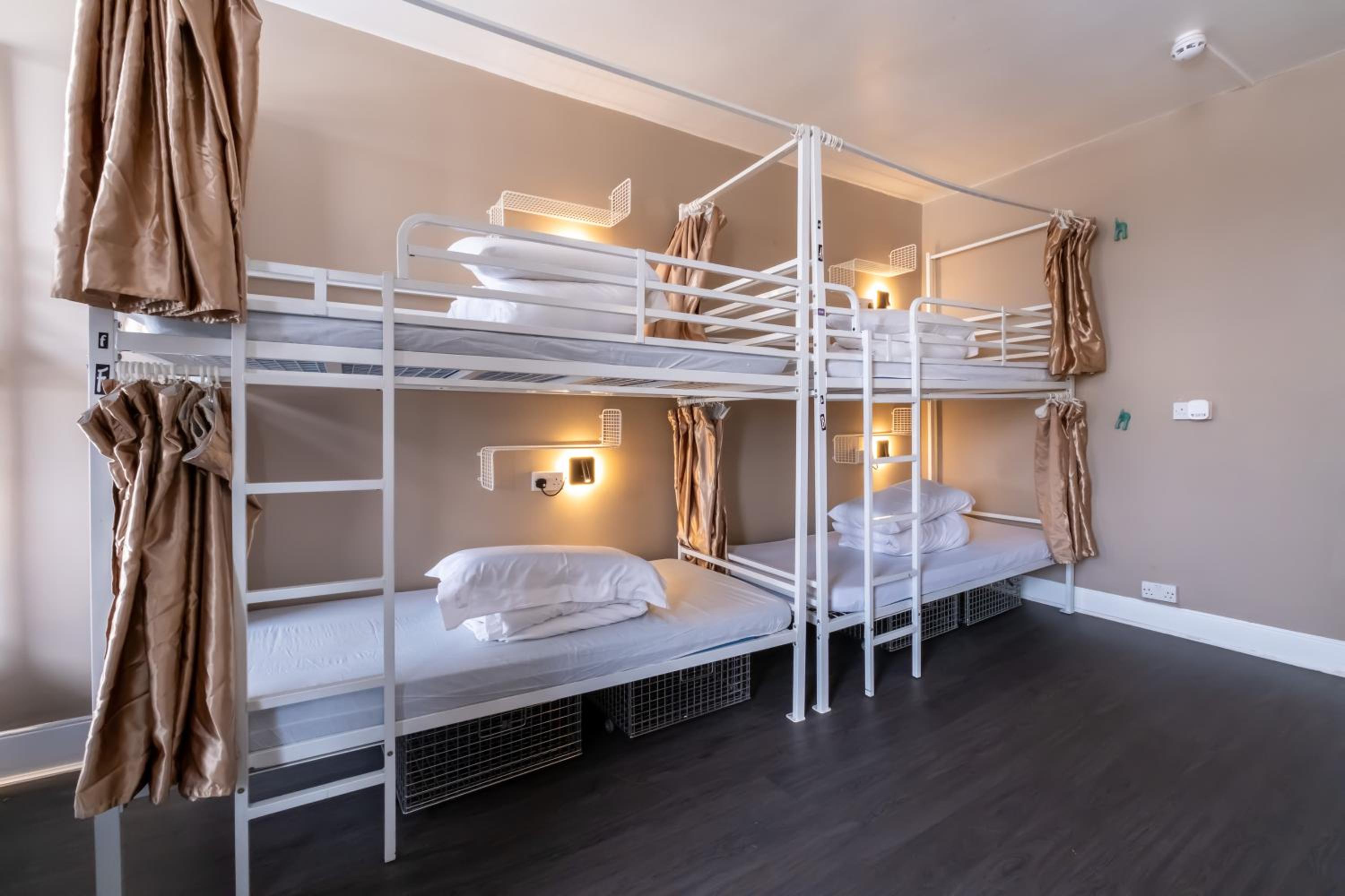 8-Bed Mixed Dormitory Room photo 1