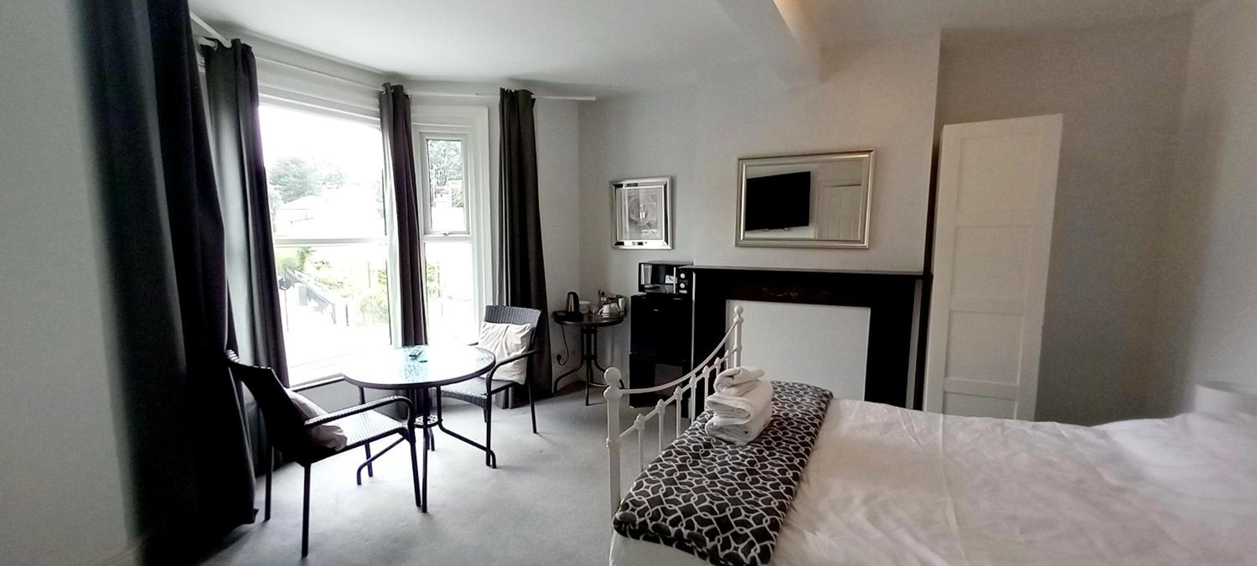 Double Room with Private Bathroom photo 3