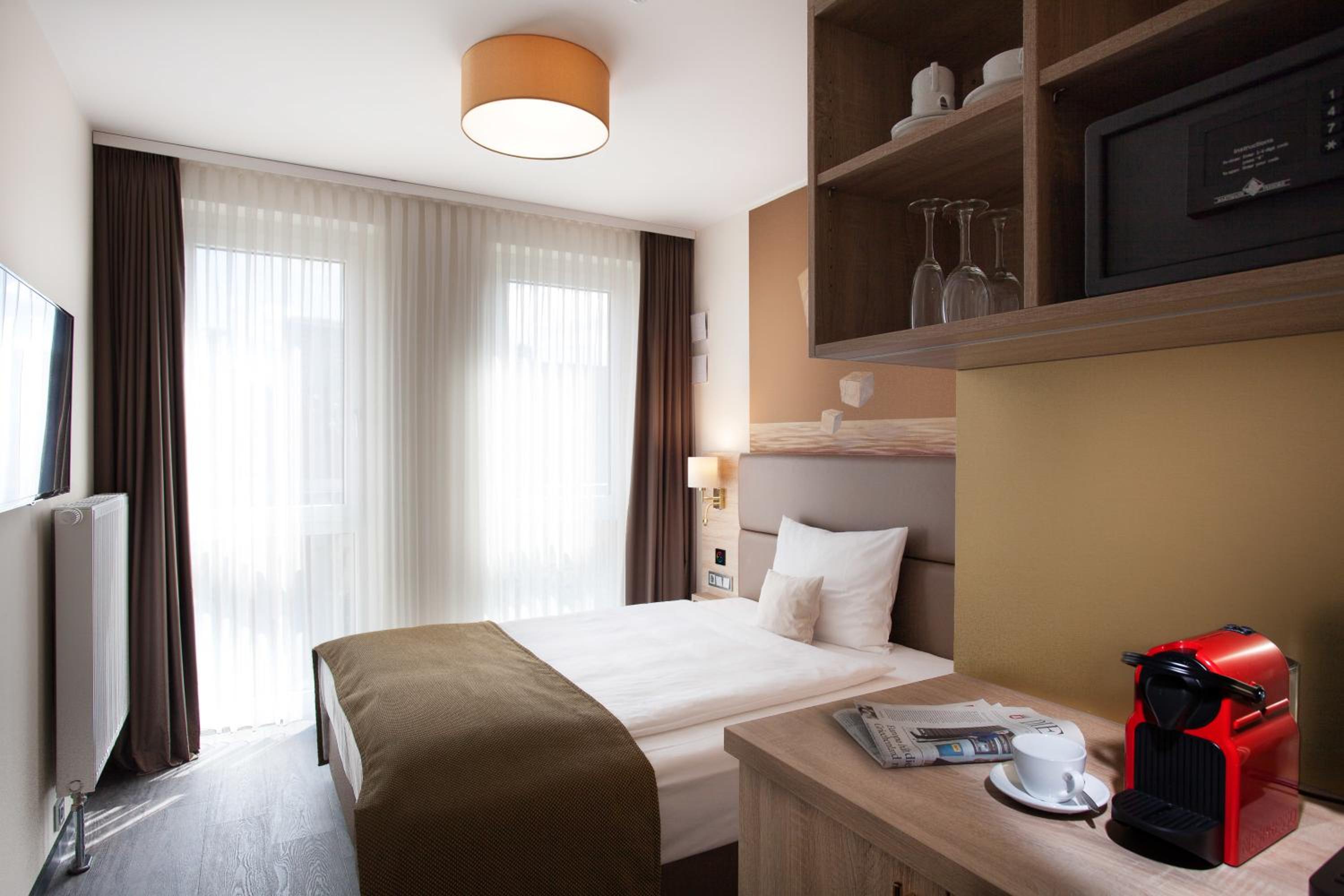 Double Room Small photo 1