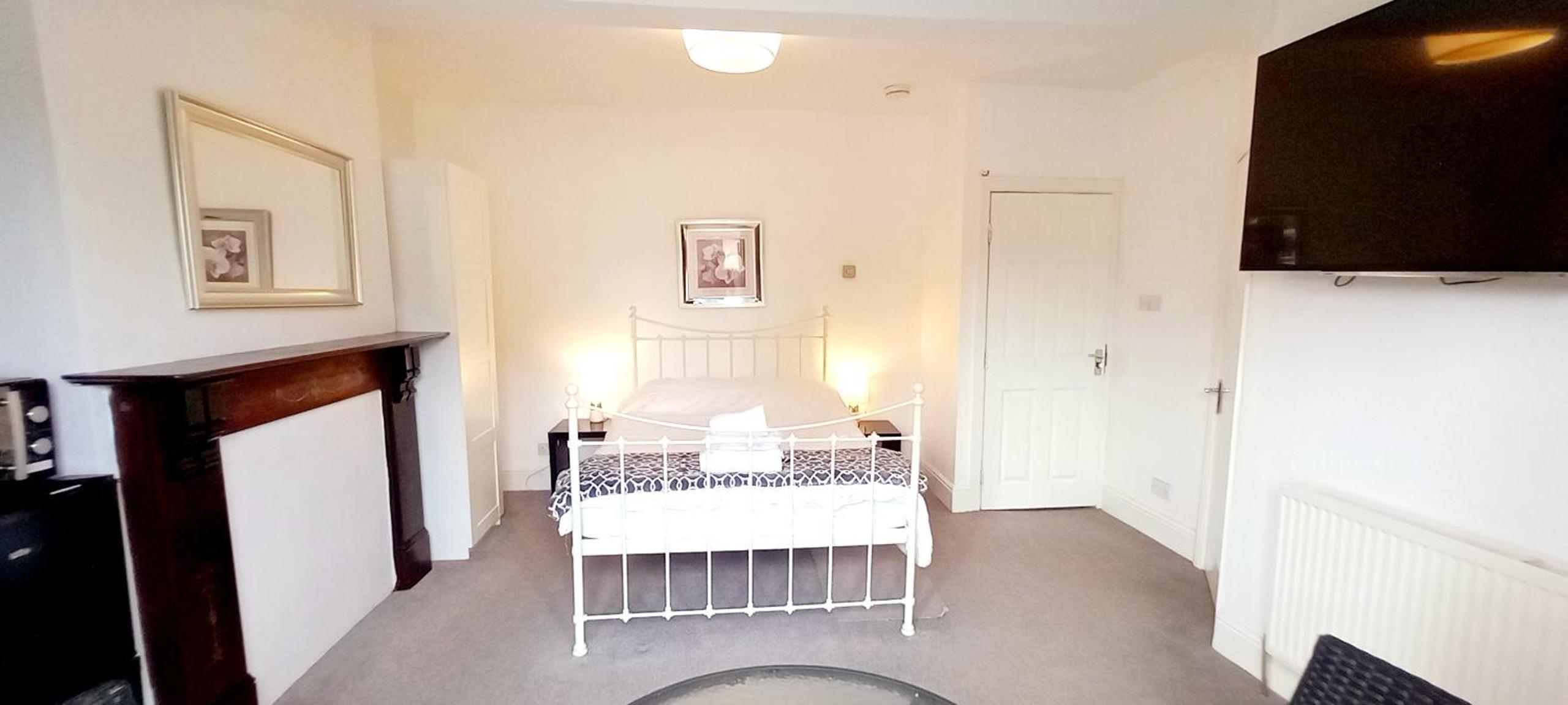 Double Room with Private Bathroom photo 1