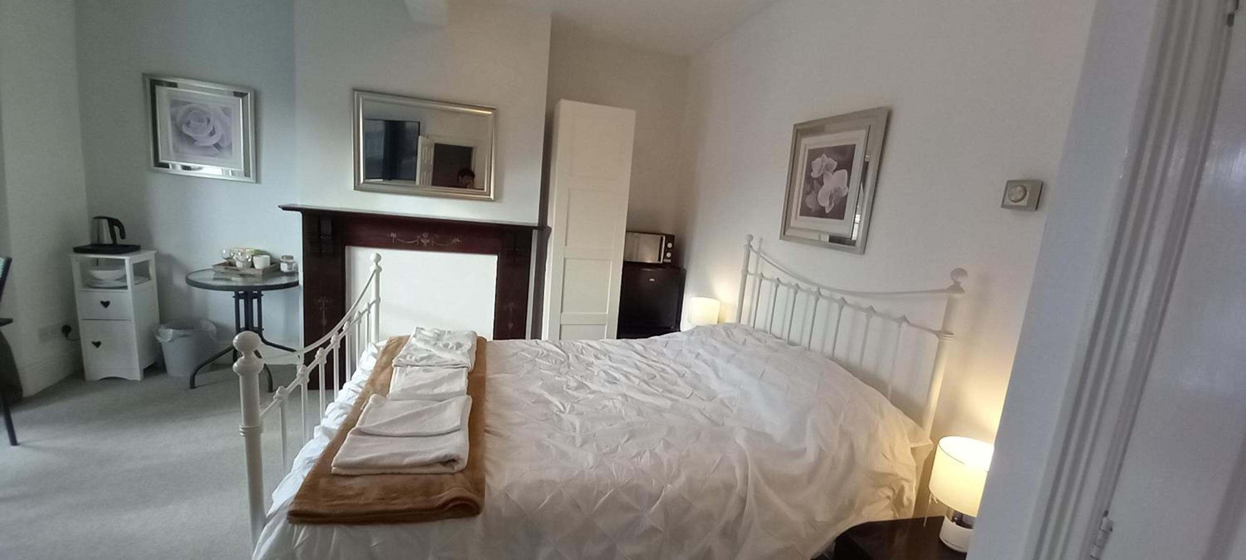Double Room with Private Bathroom photo 2