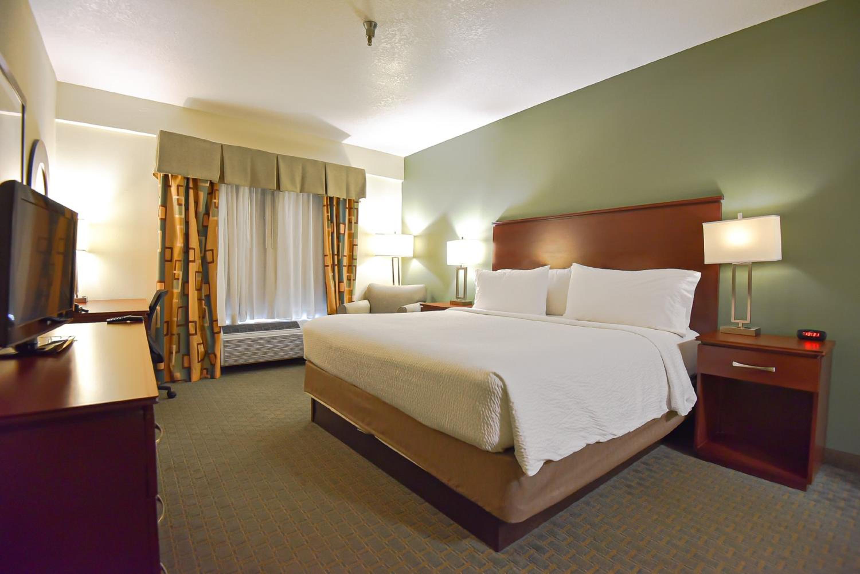 Standard King Room - Photo 2
