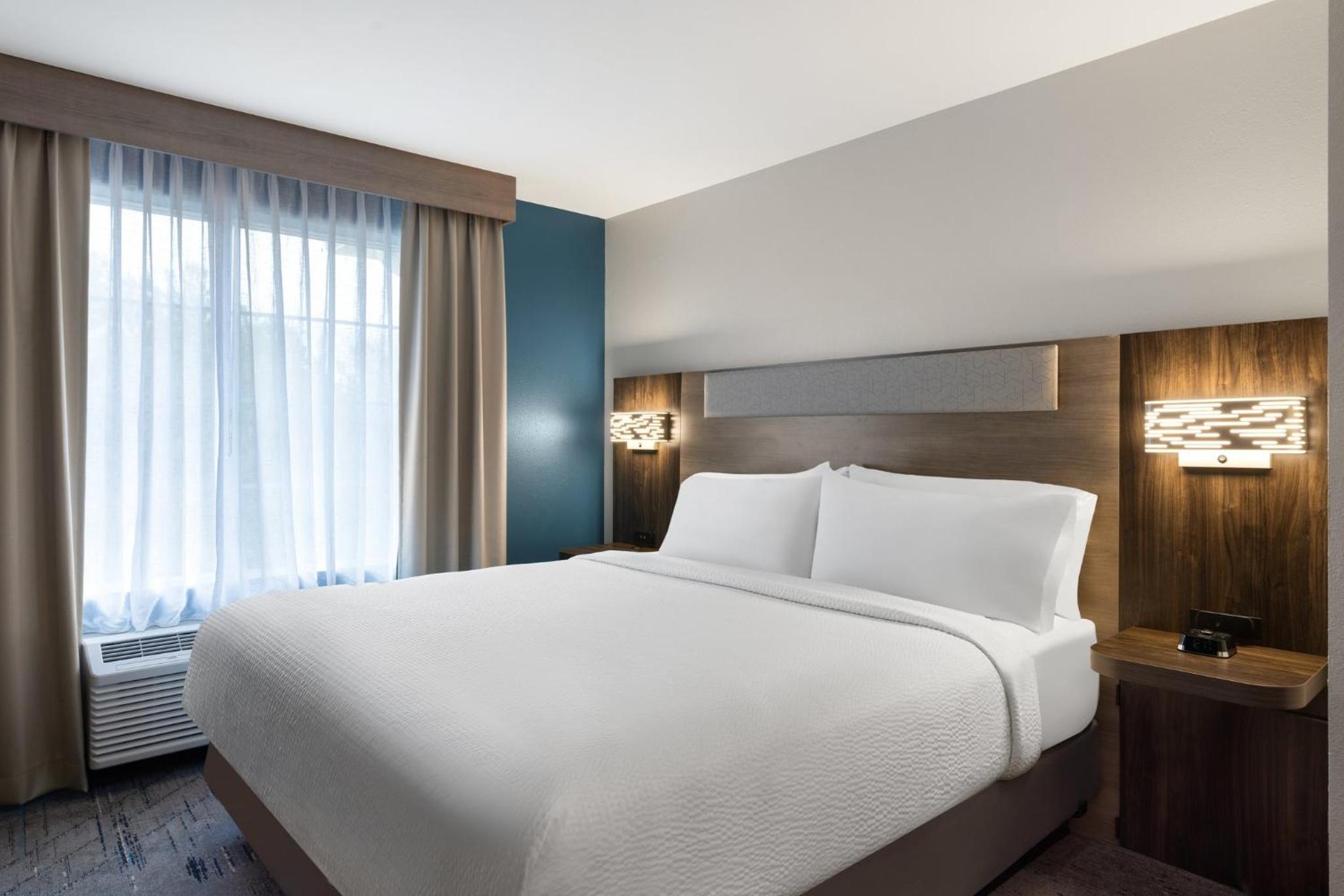 Standard King Room - Photo 4
