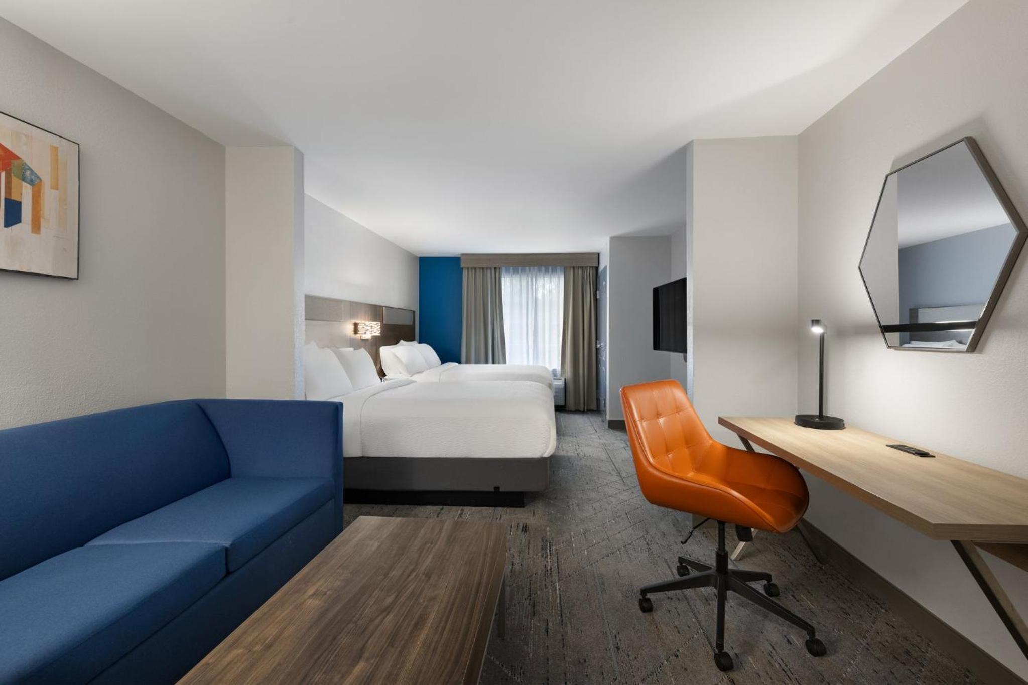 Standard Room with Two Queen Beds - Photo 4