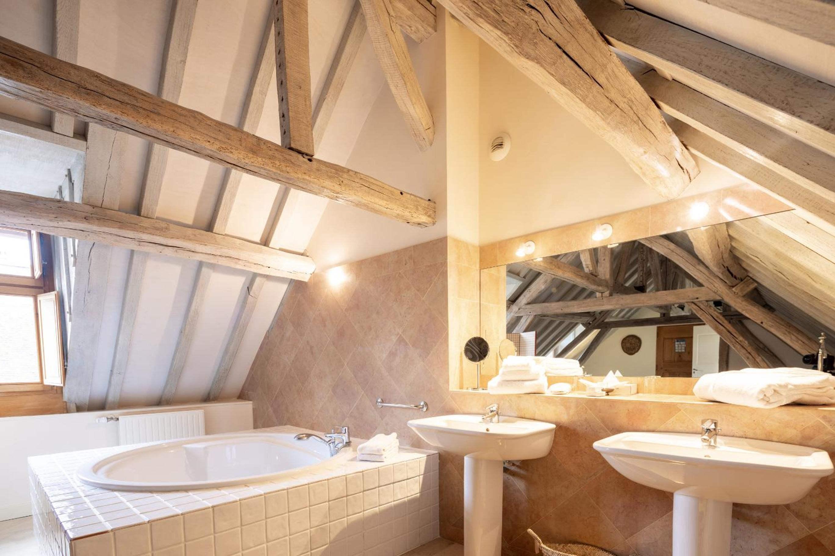 Suite - Photo 3