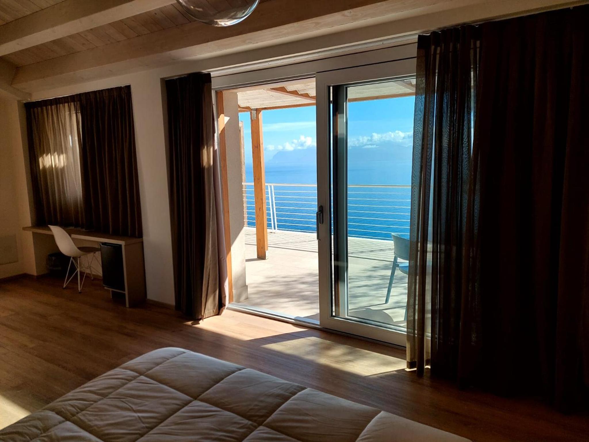 Junior Suite with Terrace - Photo 9