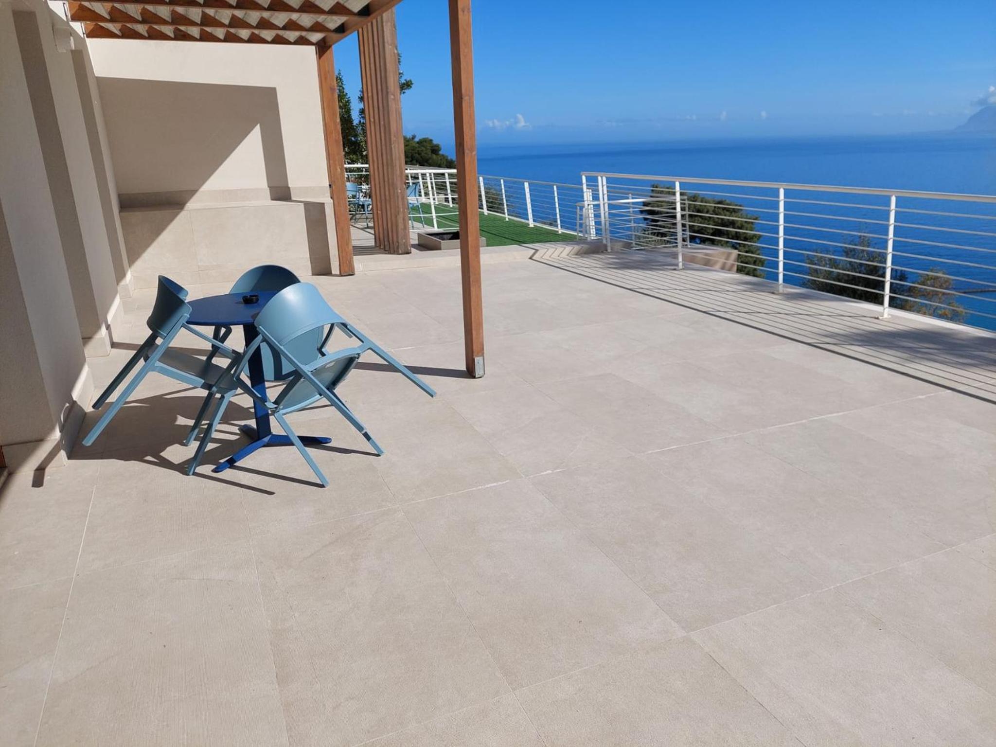 Junior Suite with Terrace - Photo 8