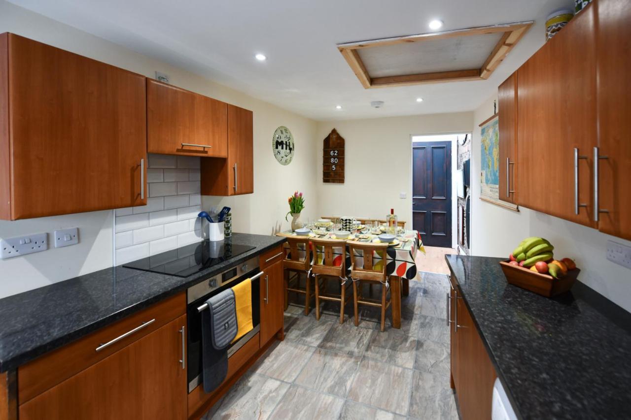 Four-Bedroom House photo 2