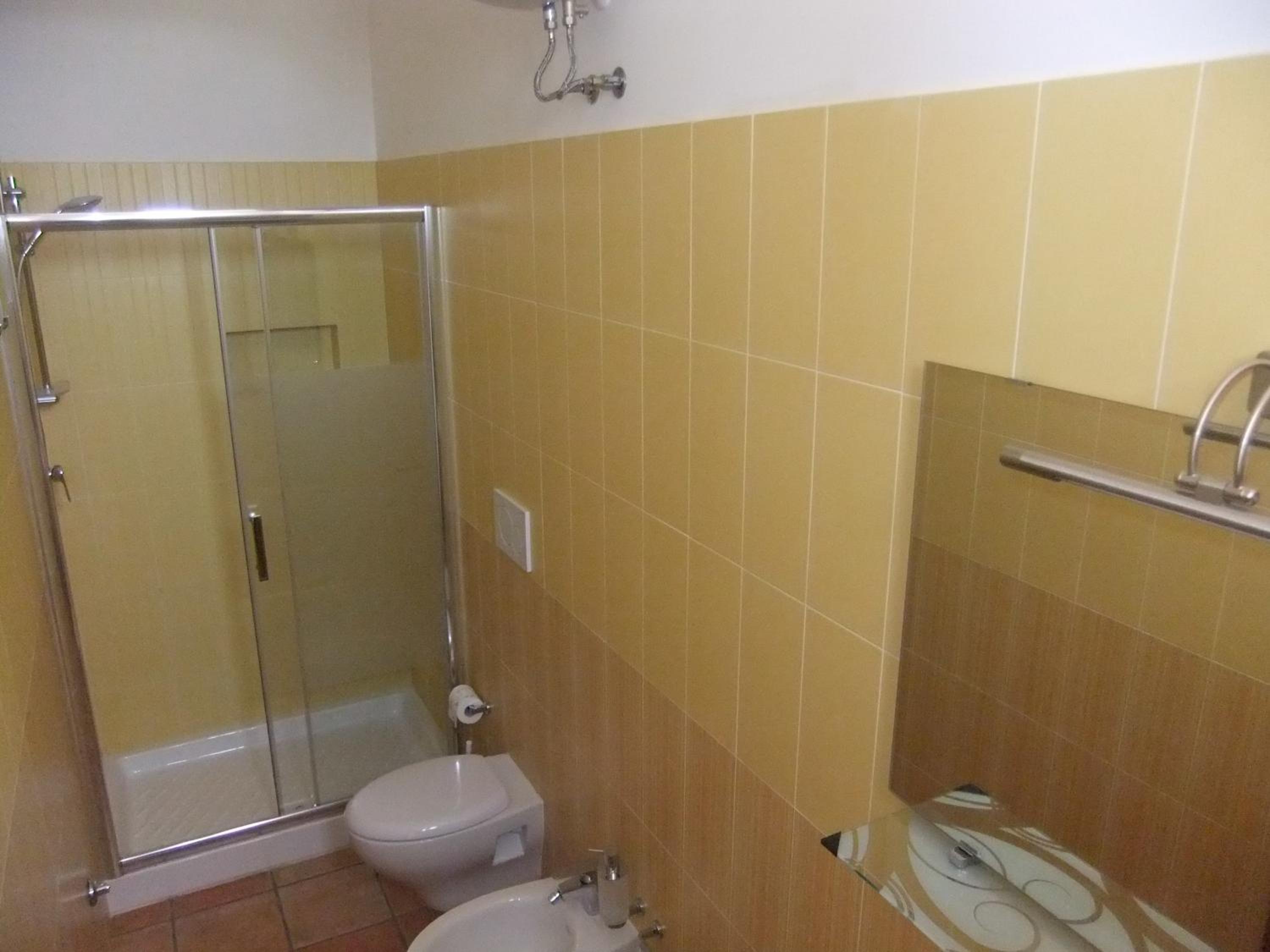 Twin Room with Private Bathroom photo 2