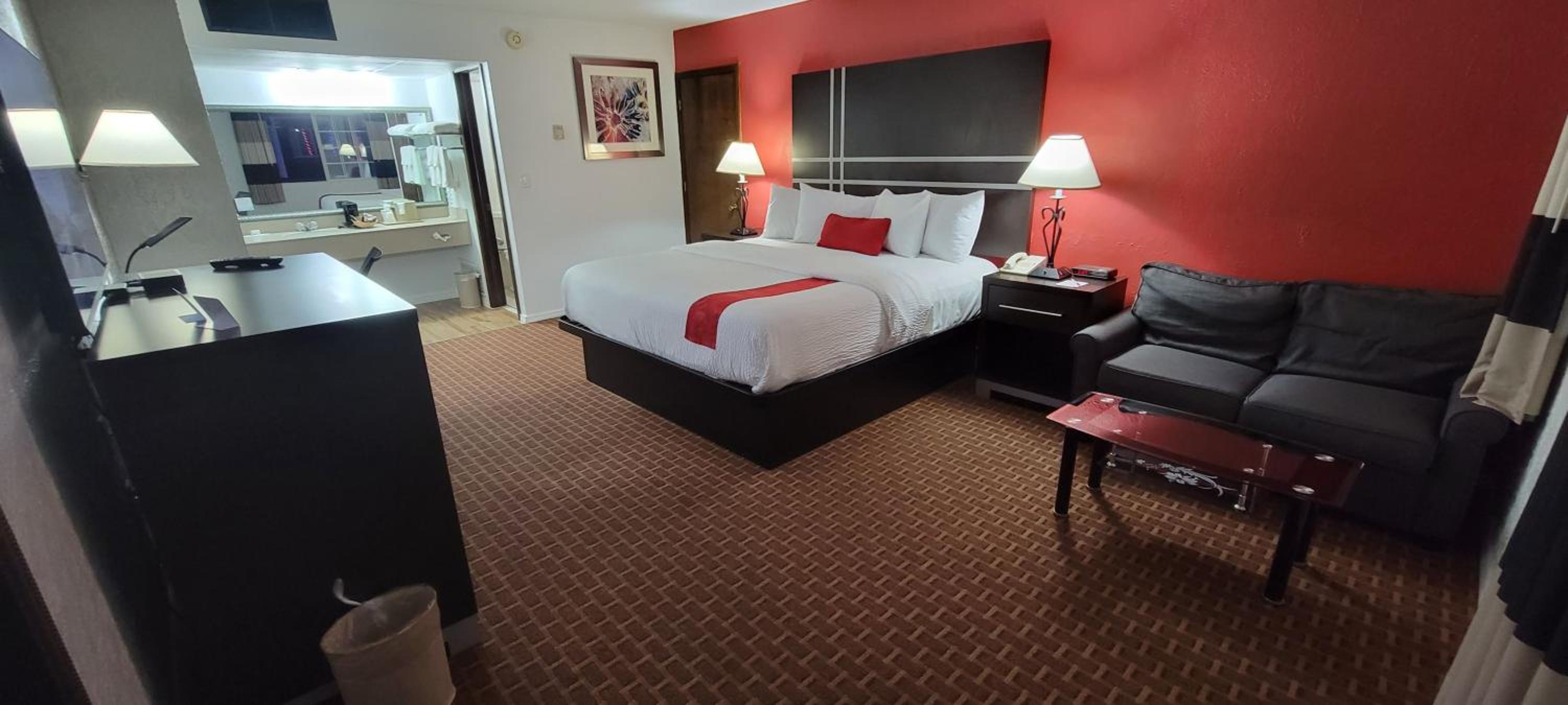 Deluxe King Room - Non-Smoking - Photo 7
