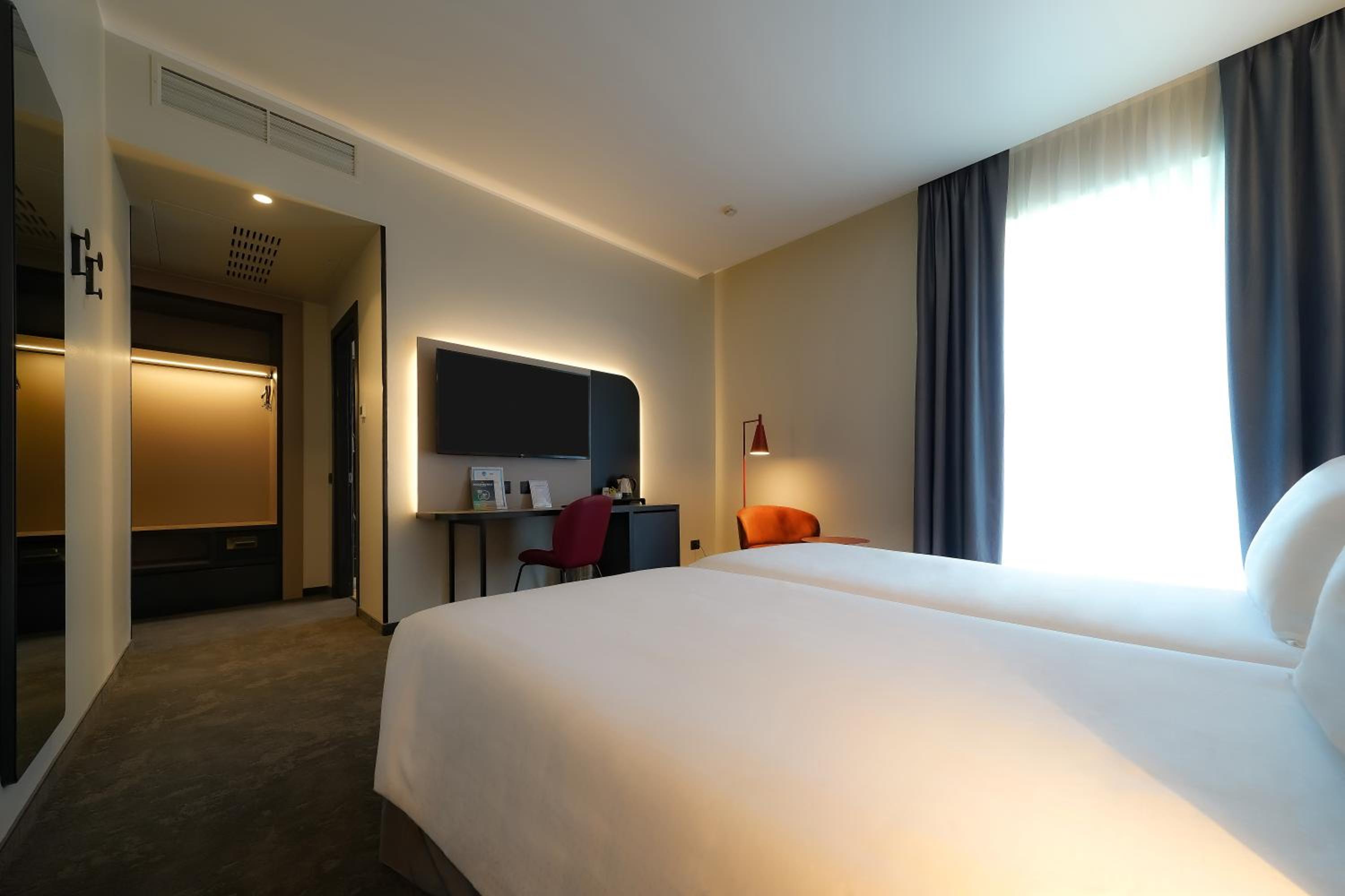 Standard Twin Room - Photo 4