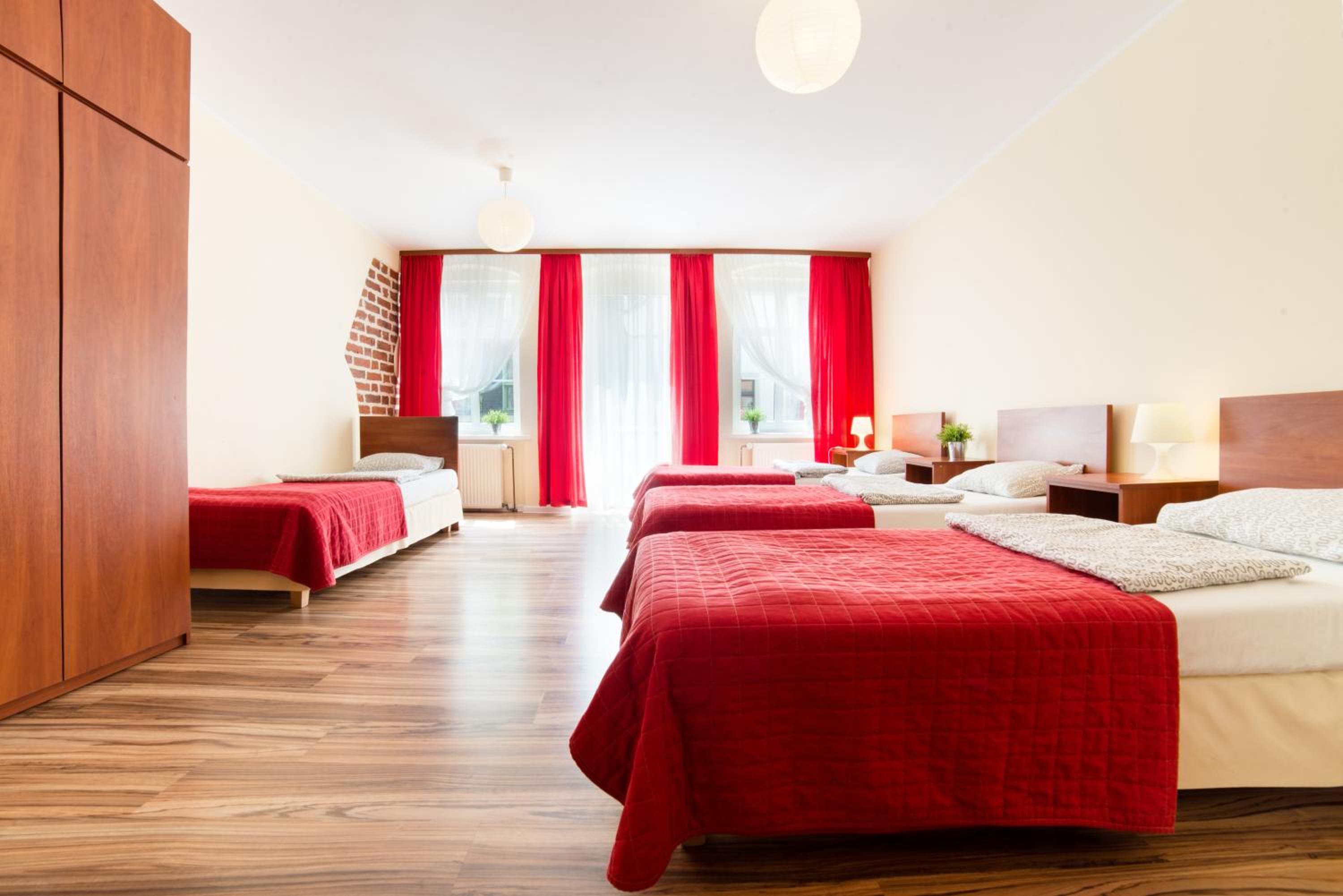 Quadruple Room with Bathroom - Photo 5