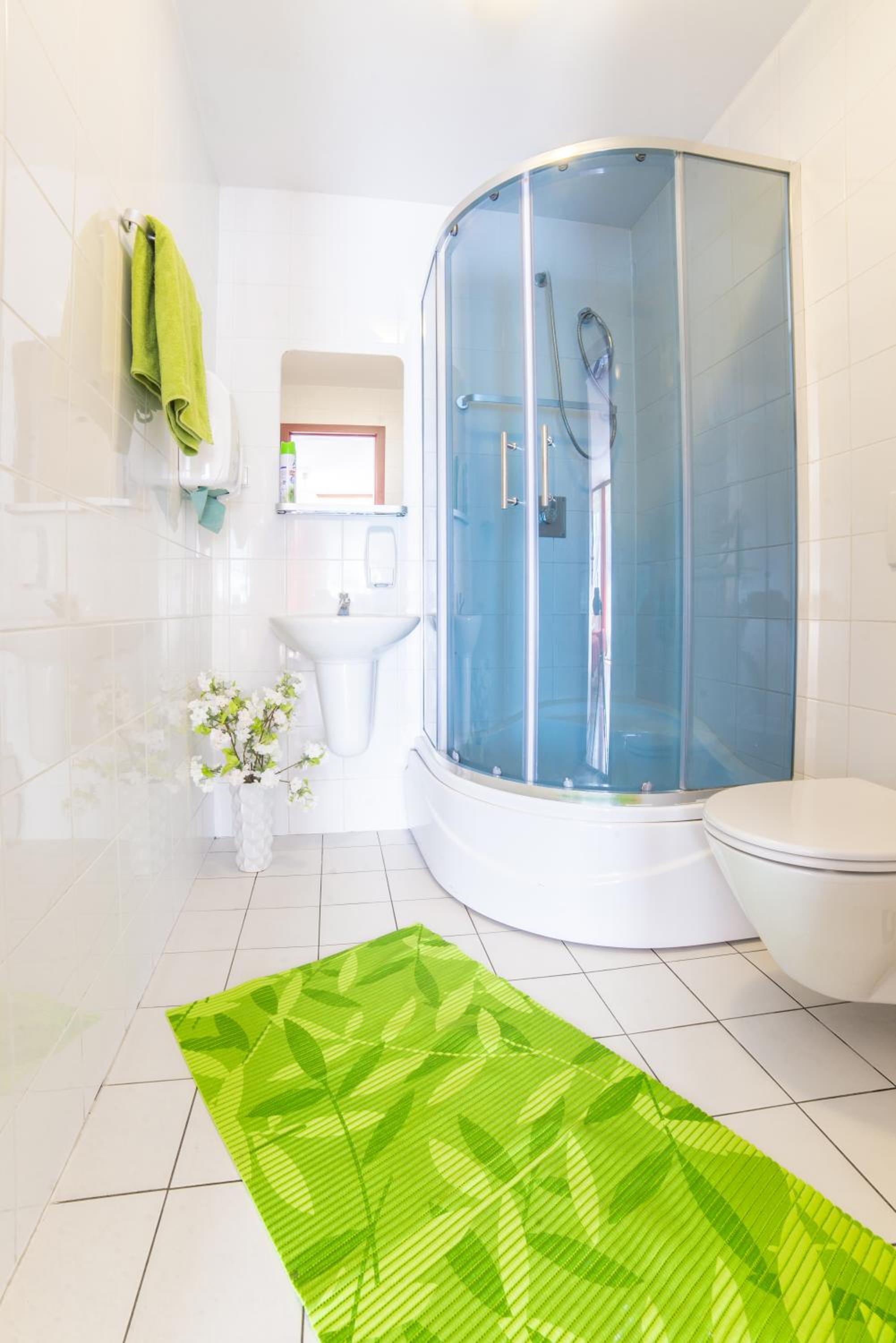 Quadruple Room with Bathroom - Photo 3