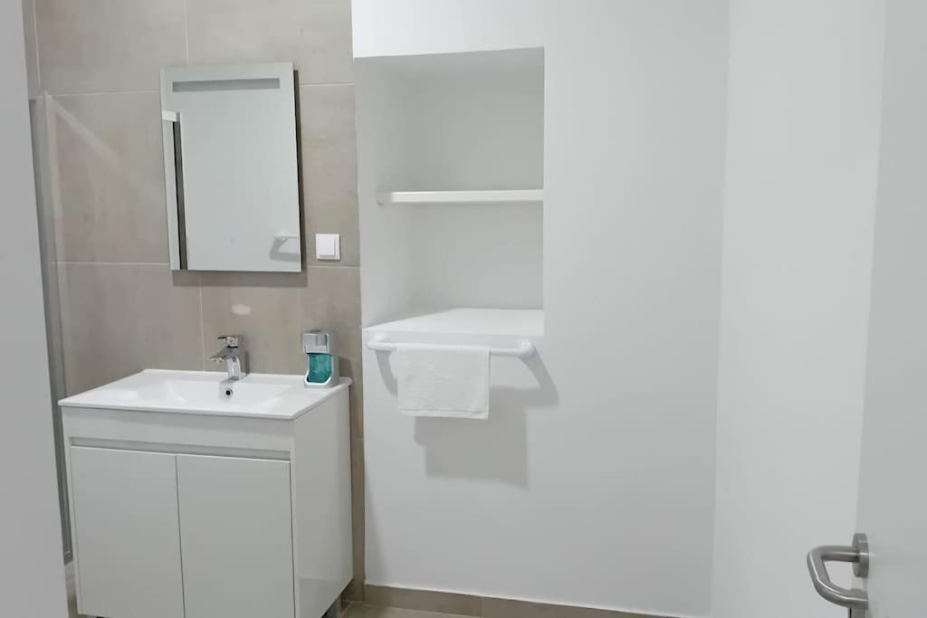 One-Bedroom Apartment photo 2
