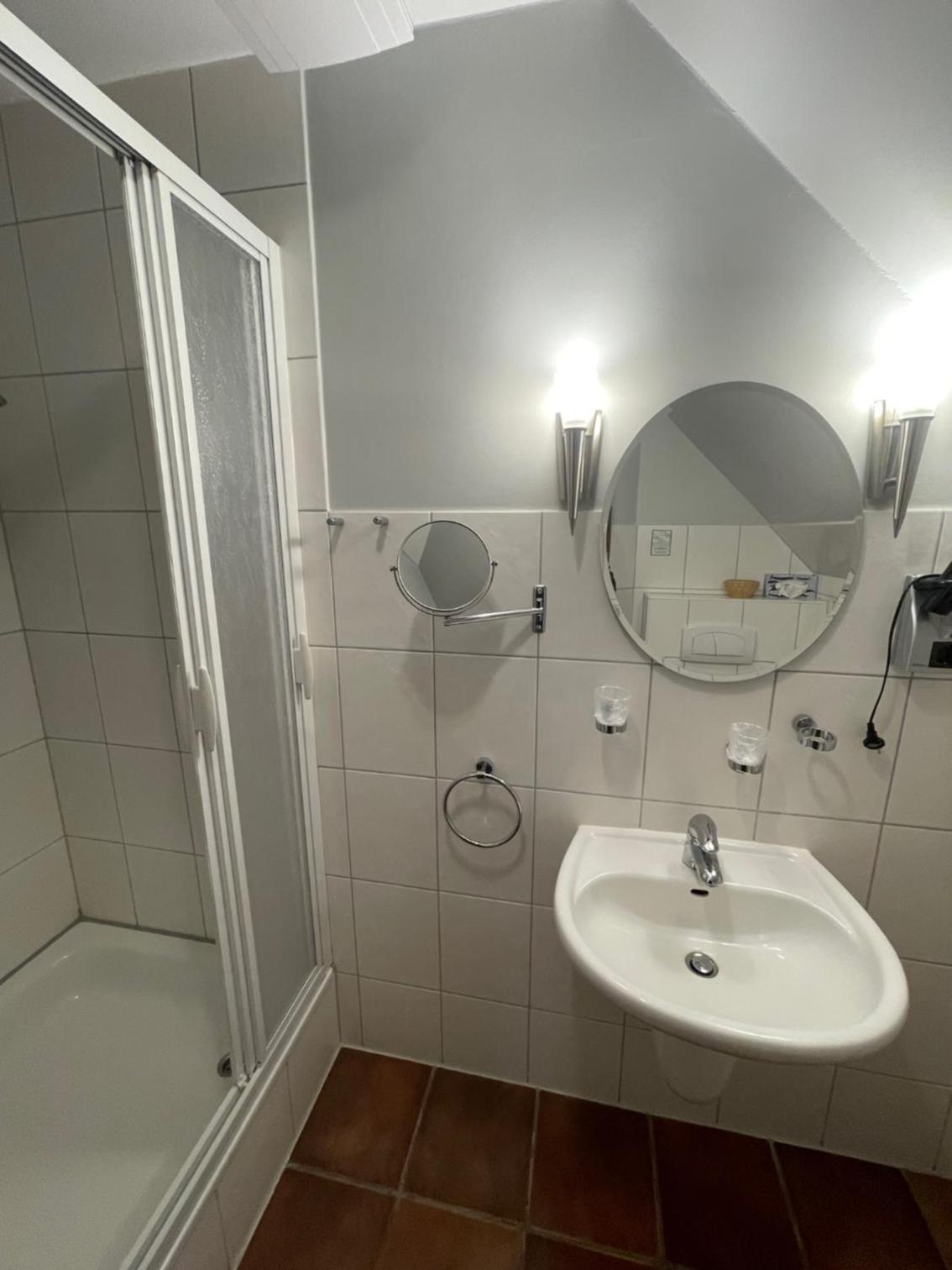 Deluxe Double Room - Photo 11