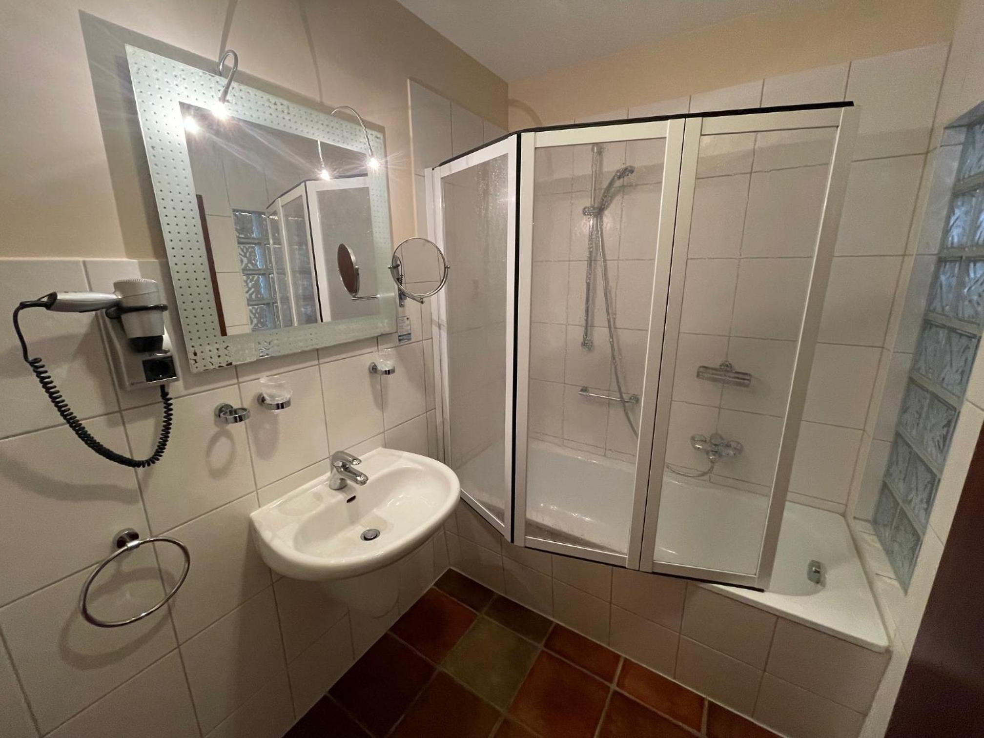 Deluxe Double Room - Photo 10