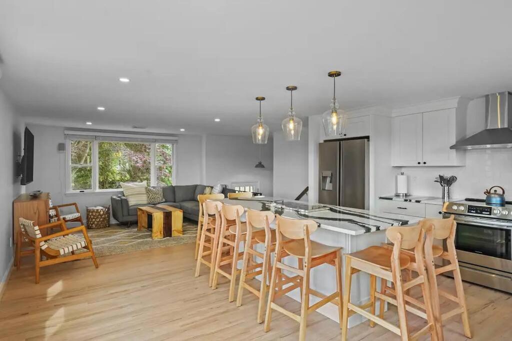 Five-Bedroom House photo 3