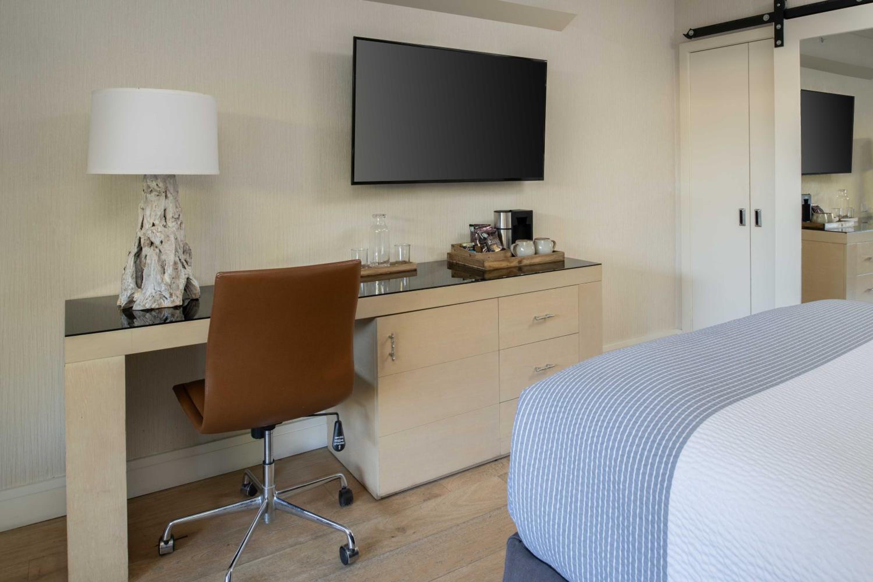 Cozy Room, One Queen Bed - Photo 1