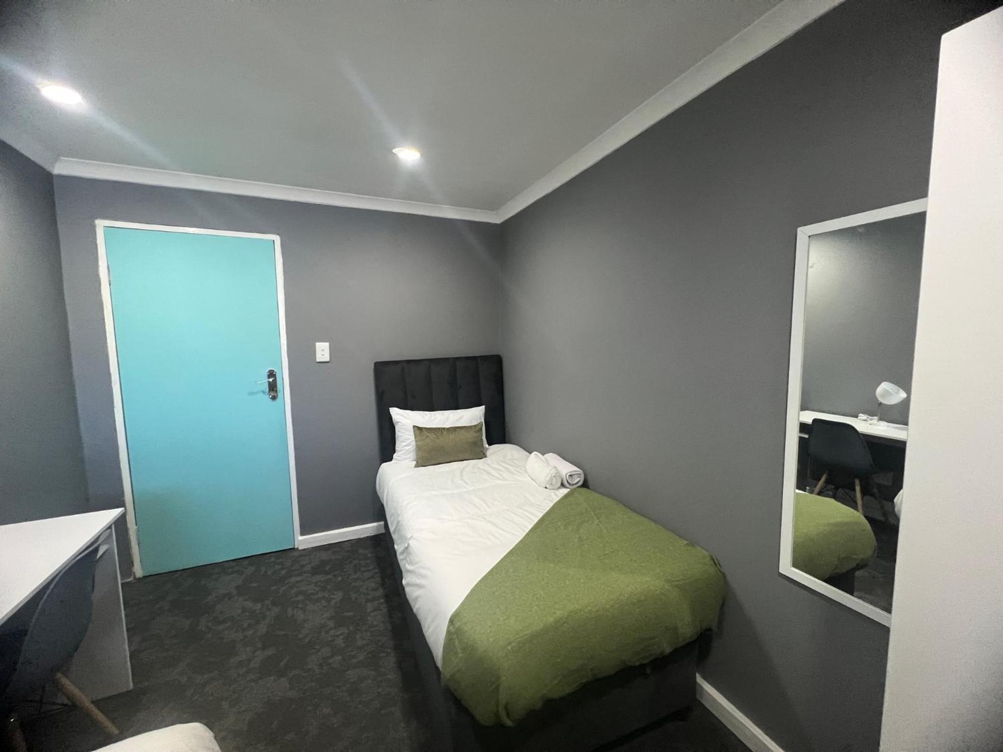 Double or Twin Room - Photo 4