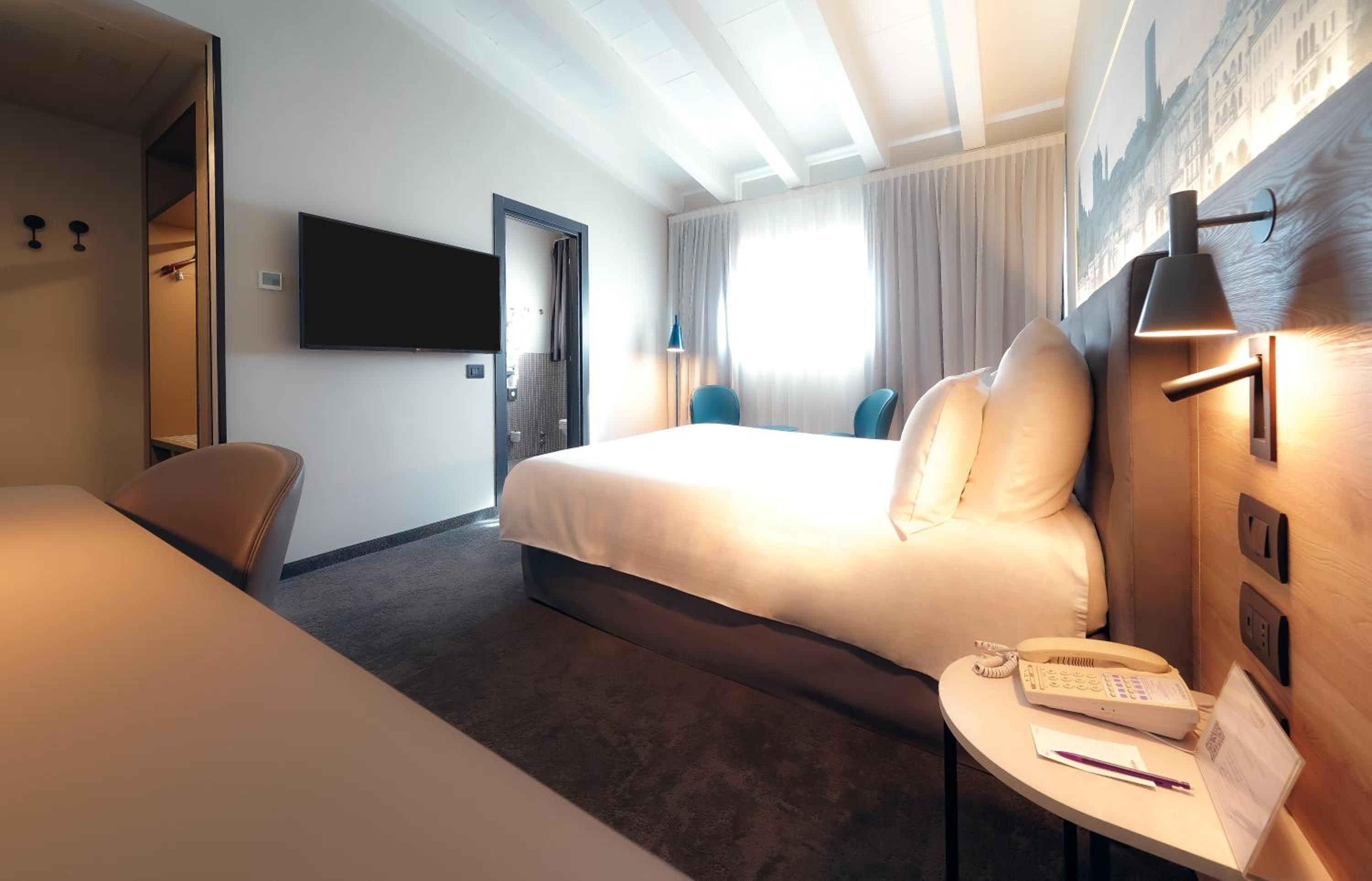 Standard Double Room - Photo 22