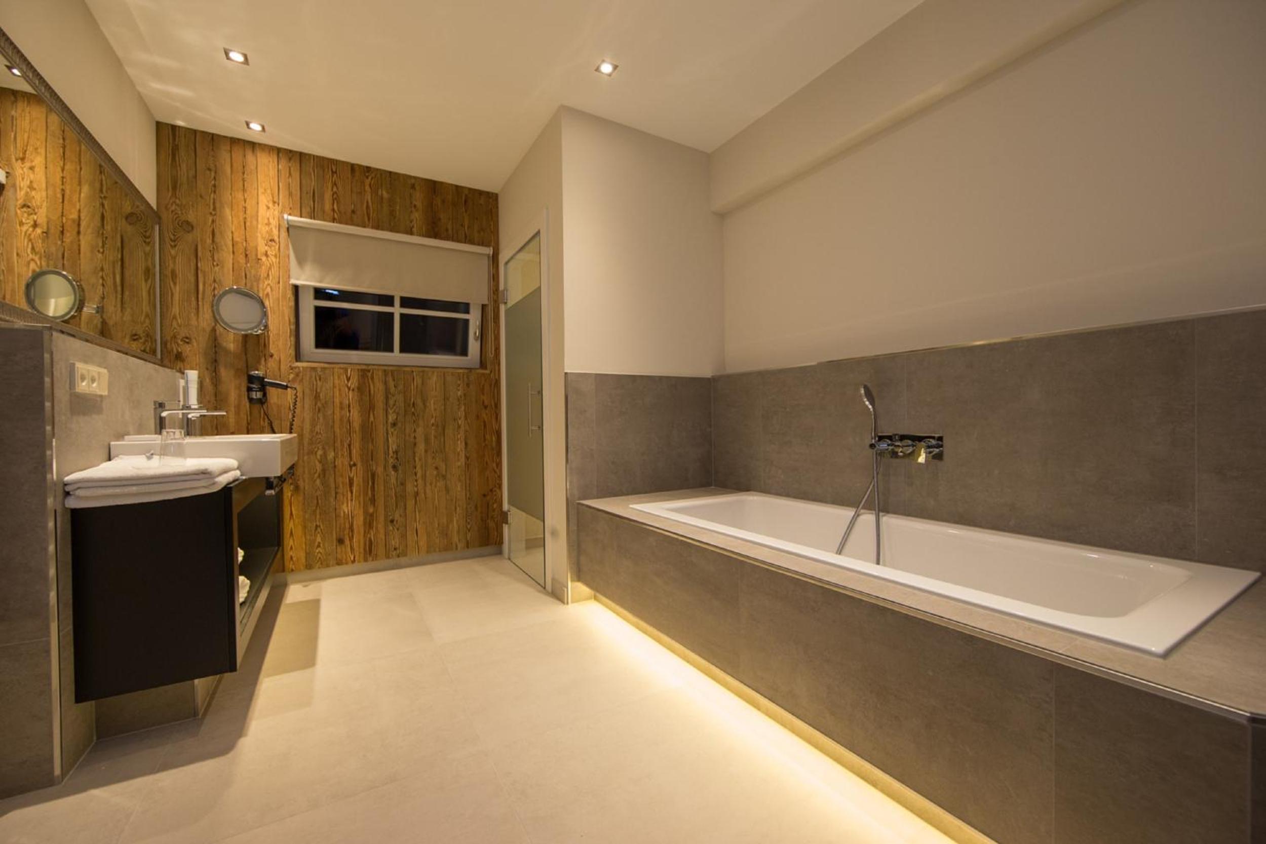 Suite with Panoramic View photo 2