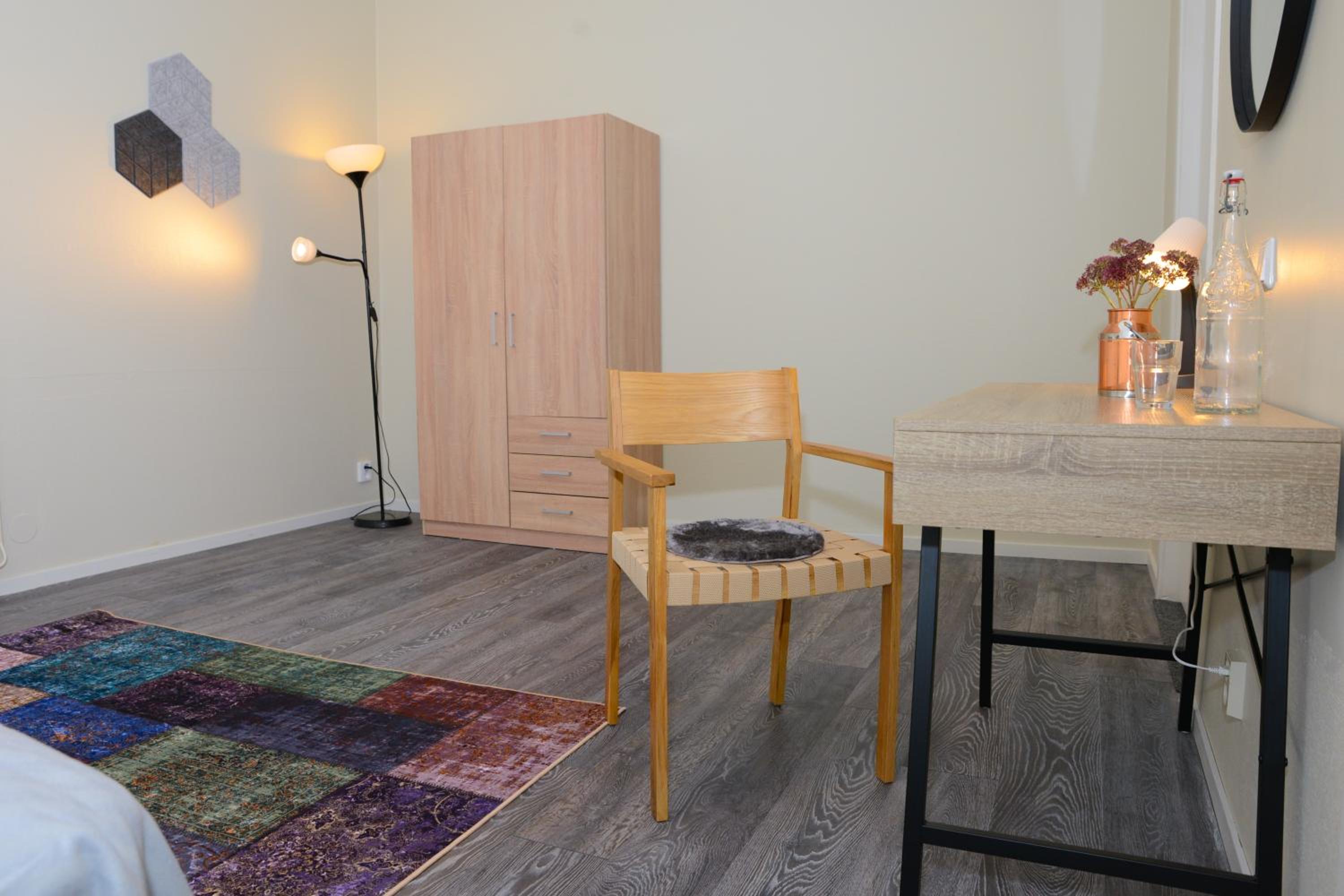 Family Room with Private Bathroom - Photo 7