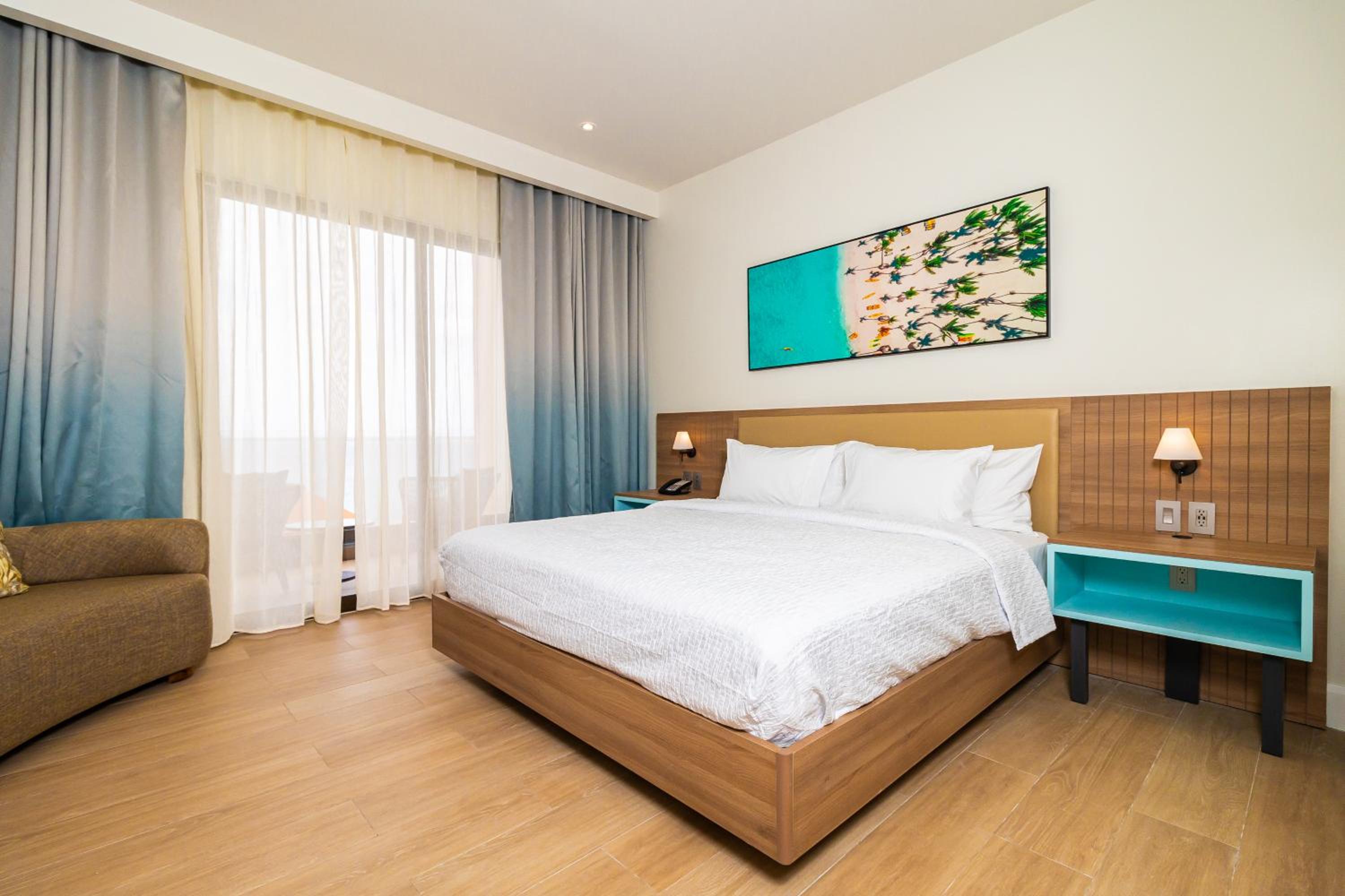 Premium King Room - Ocean Front - Photo 5
