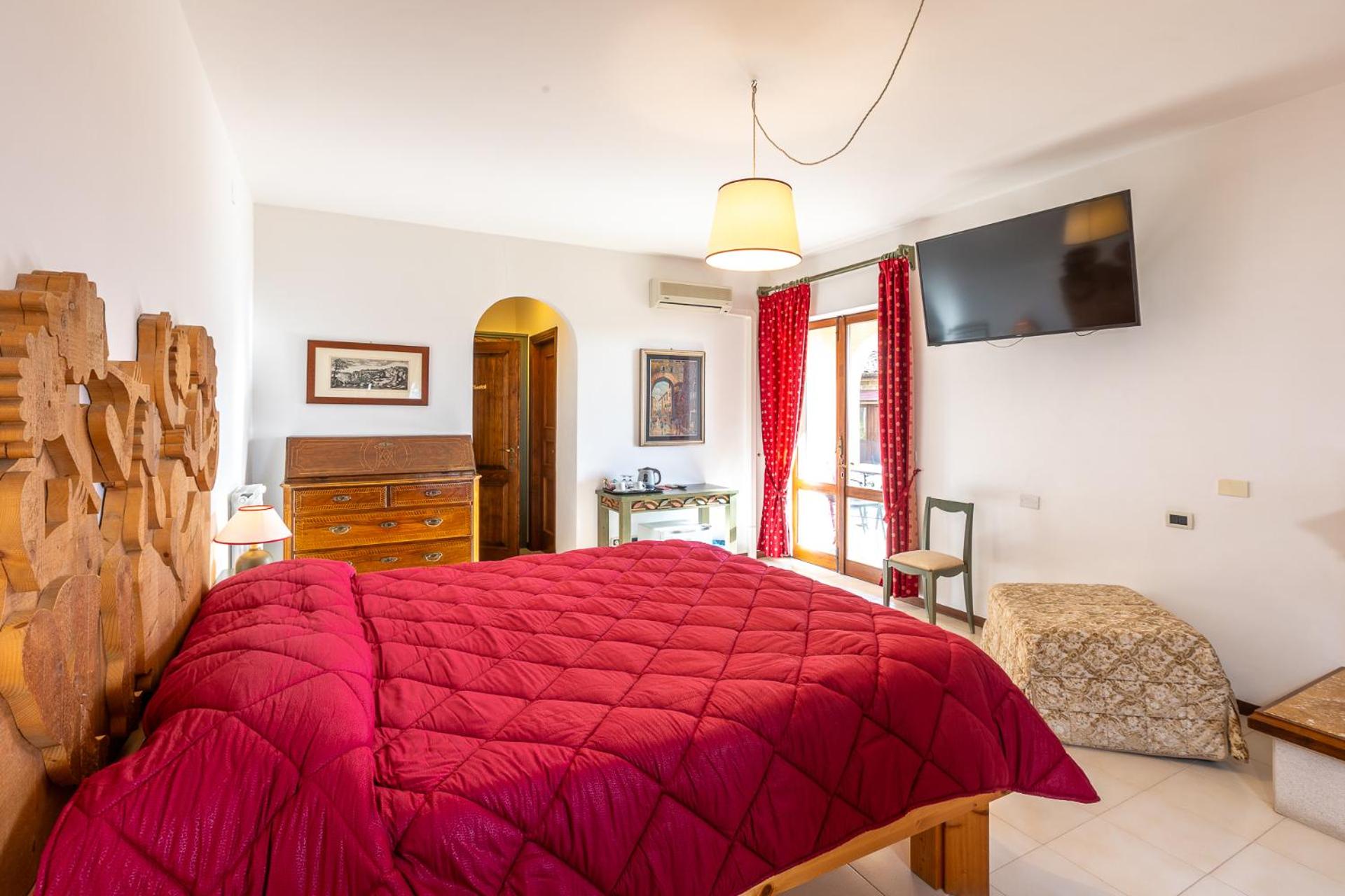 Double Room with Lake View - Photo 17