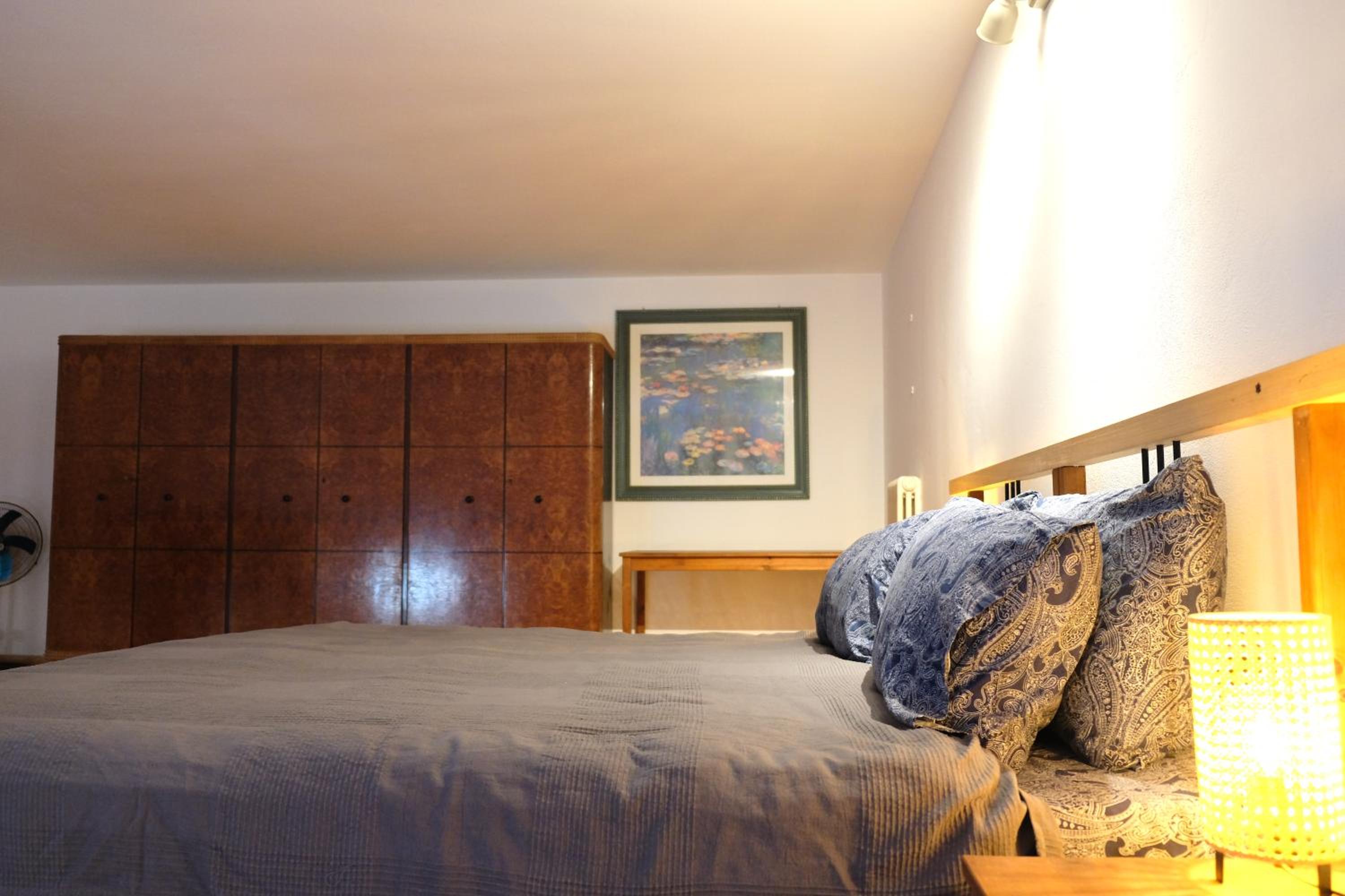 One-Bedroom Apartment photo 2