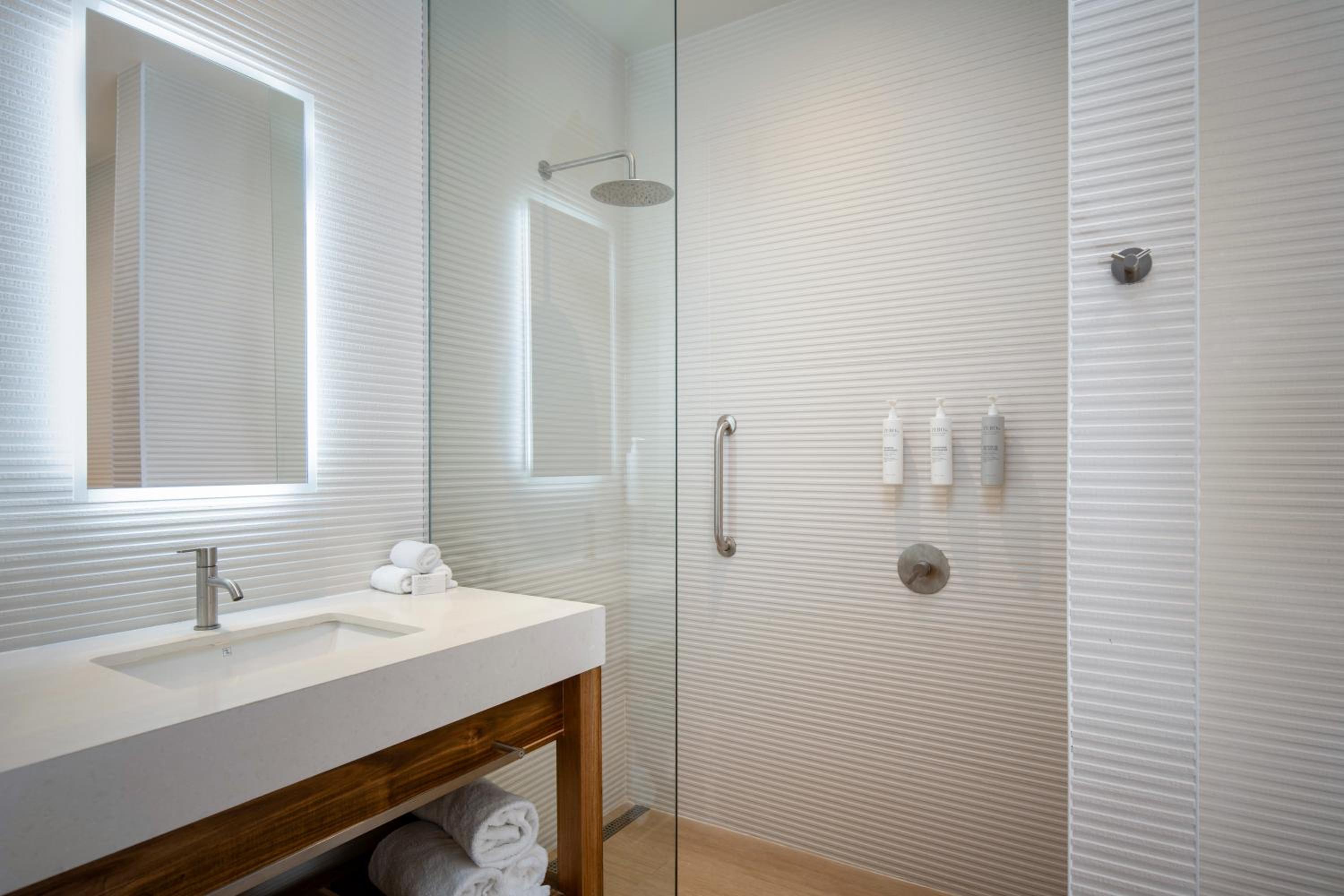 King Room with City View - Photo 1