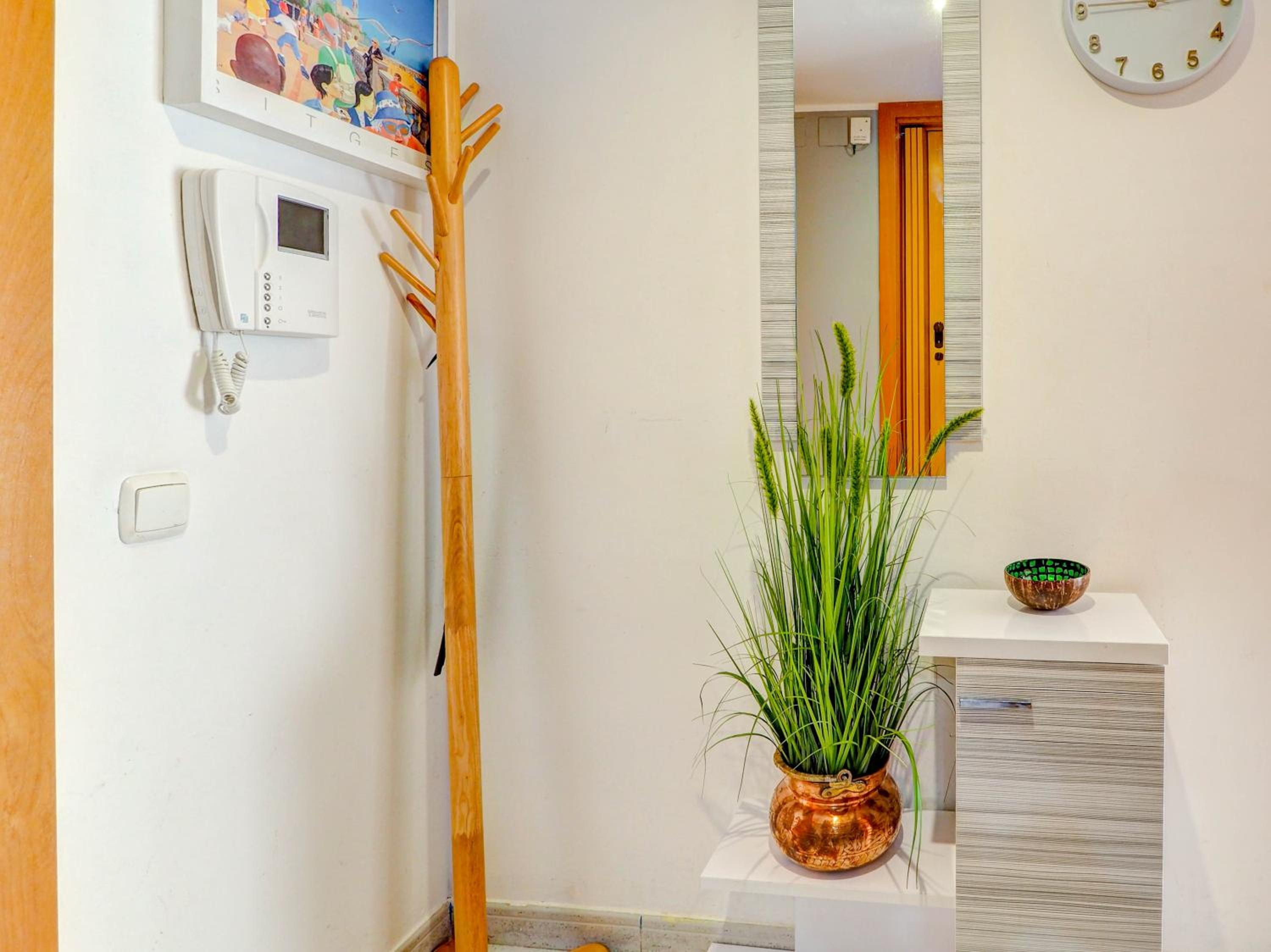 One-Bedroom Apartment photo 2