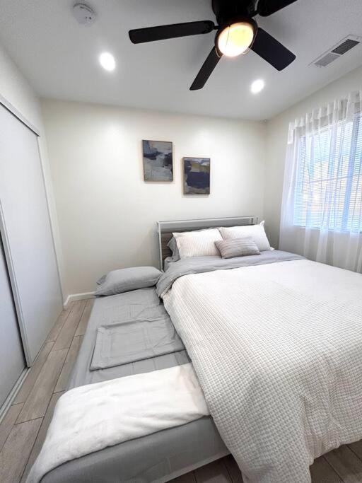 Three-Bedroom House photo 2