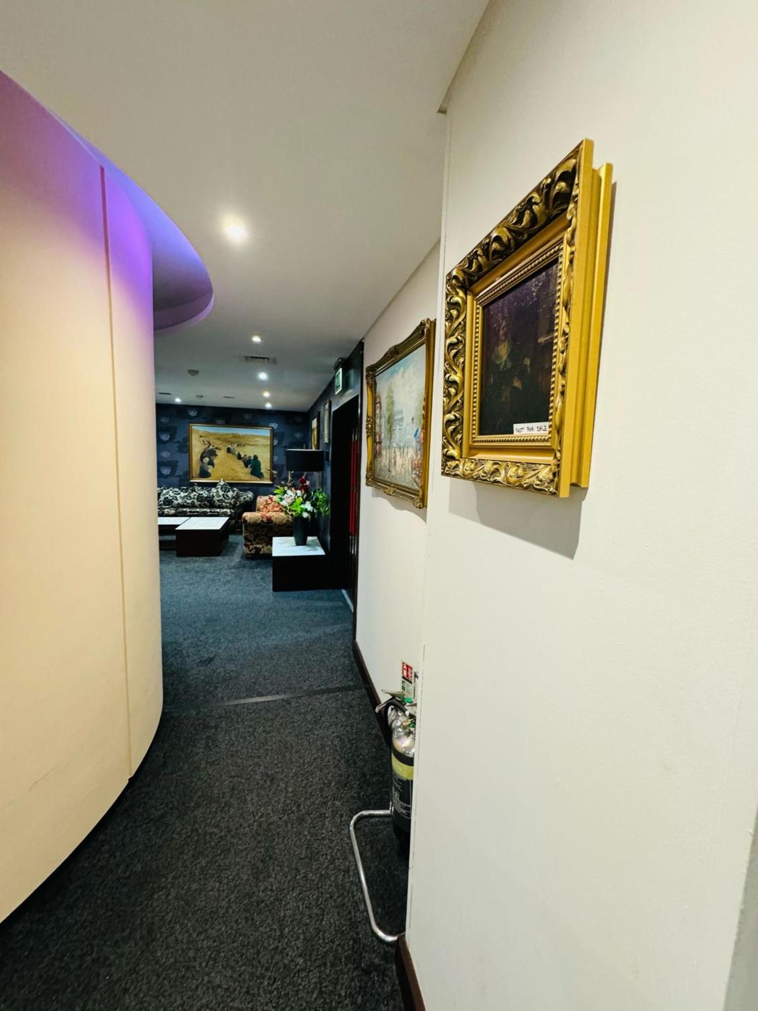 Emperor Suite photo 3