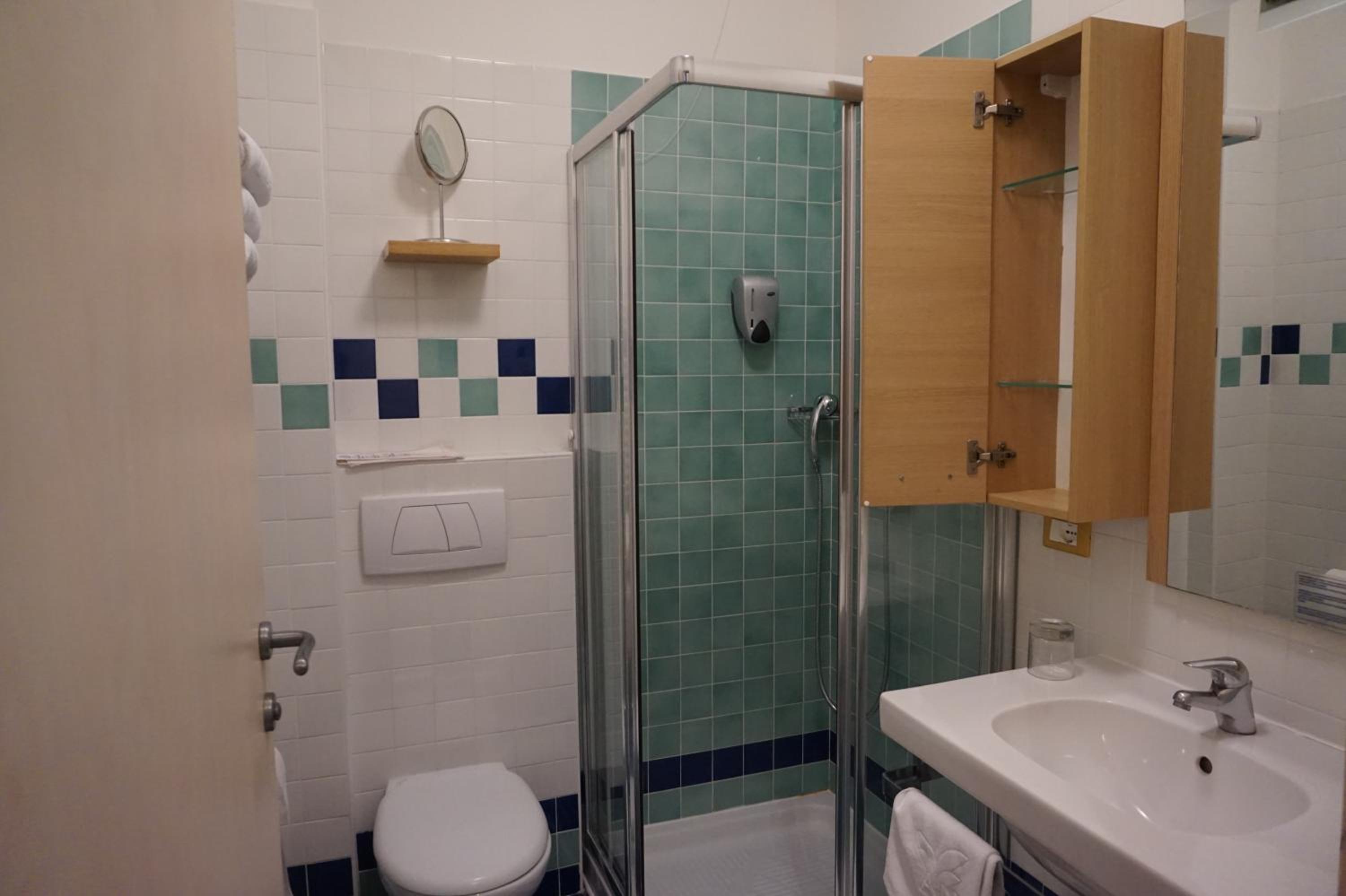 Double Room with Balcony - Photo 4