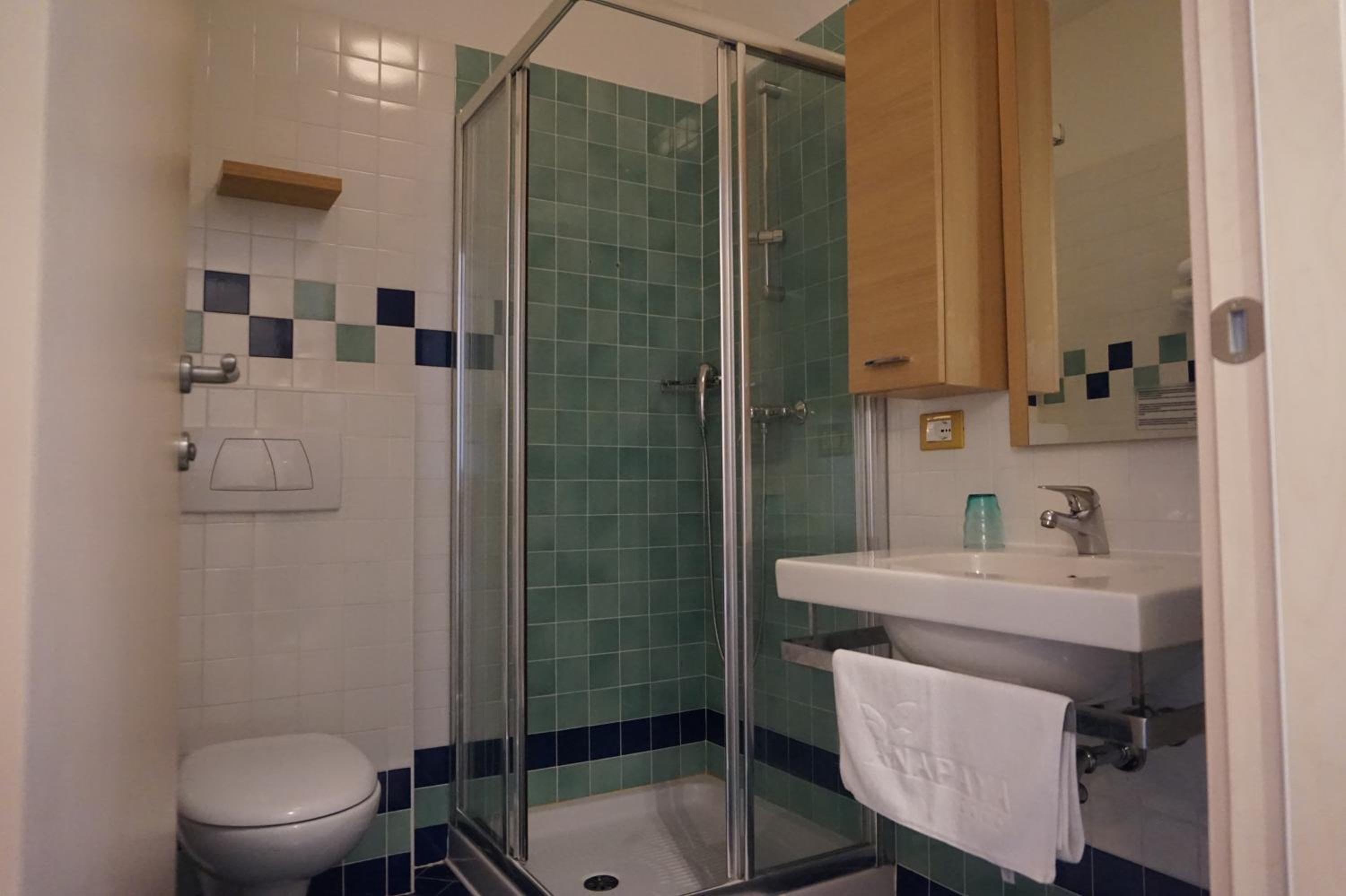 Double Room with Balcony - Photo 5