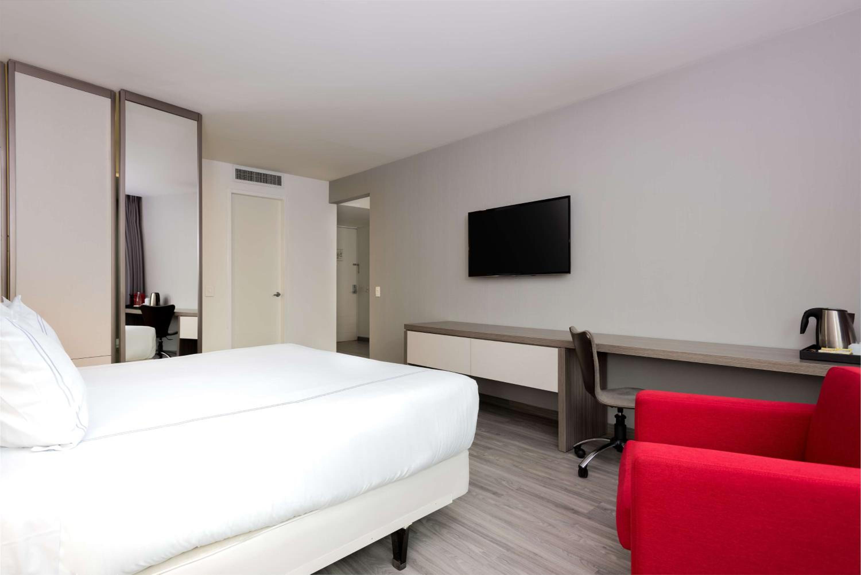 Suite - Photo 5