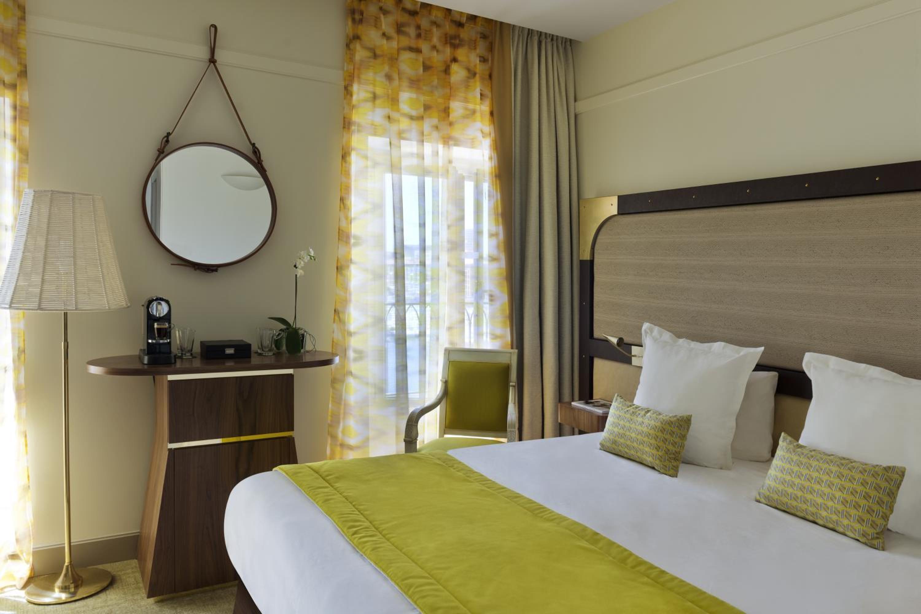 Deluxe Double Room with Old Port View - Photo 13