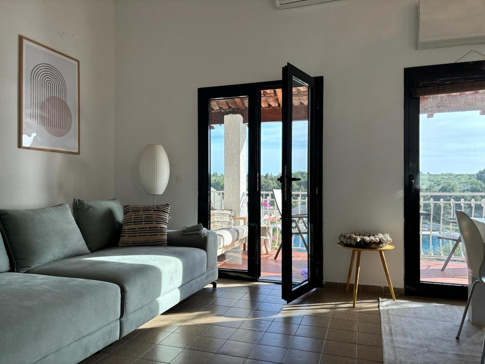 Apartment with Sea View photo 1