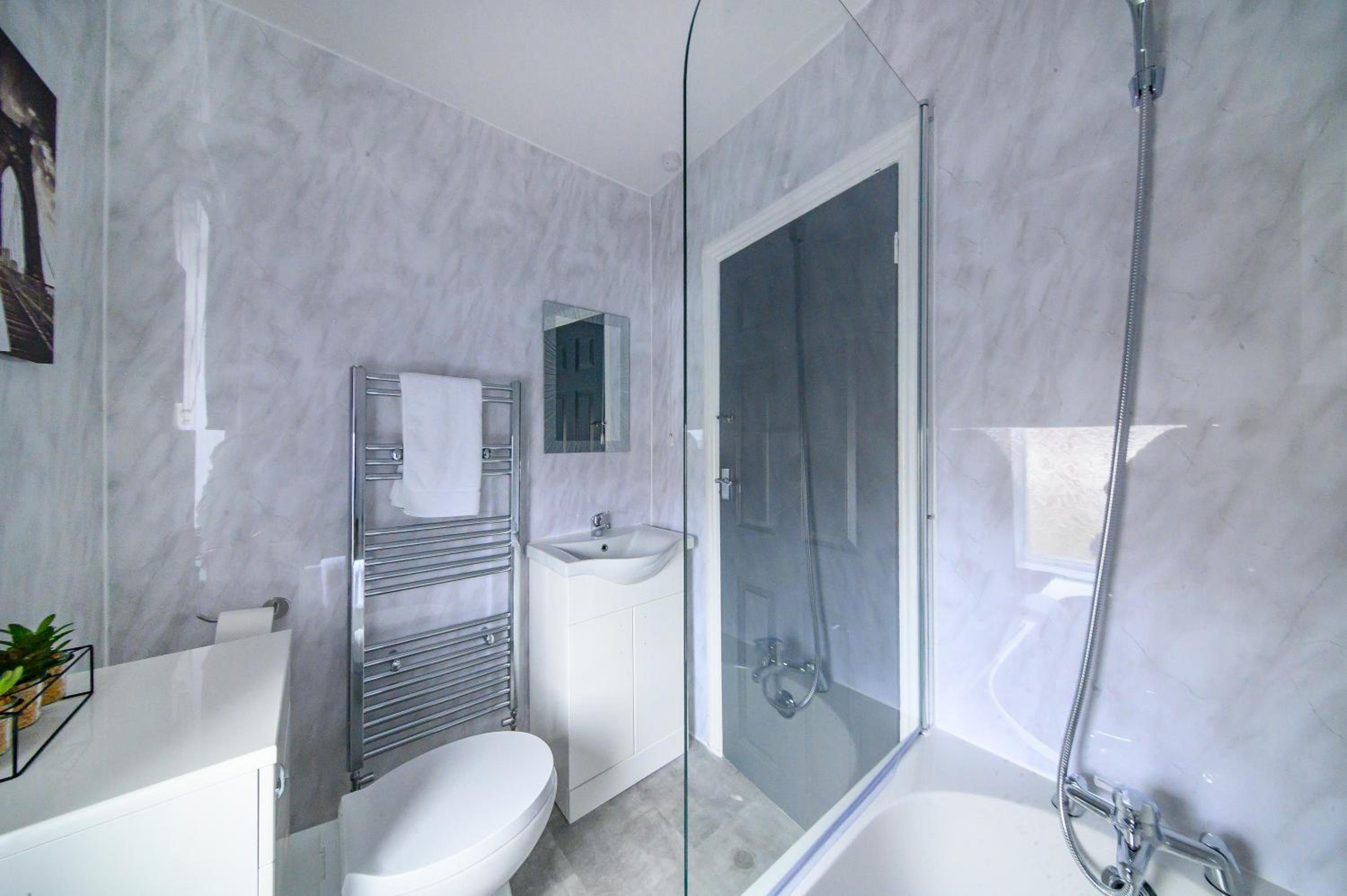 Double Room with Shared Bathroom photo 1