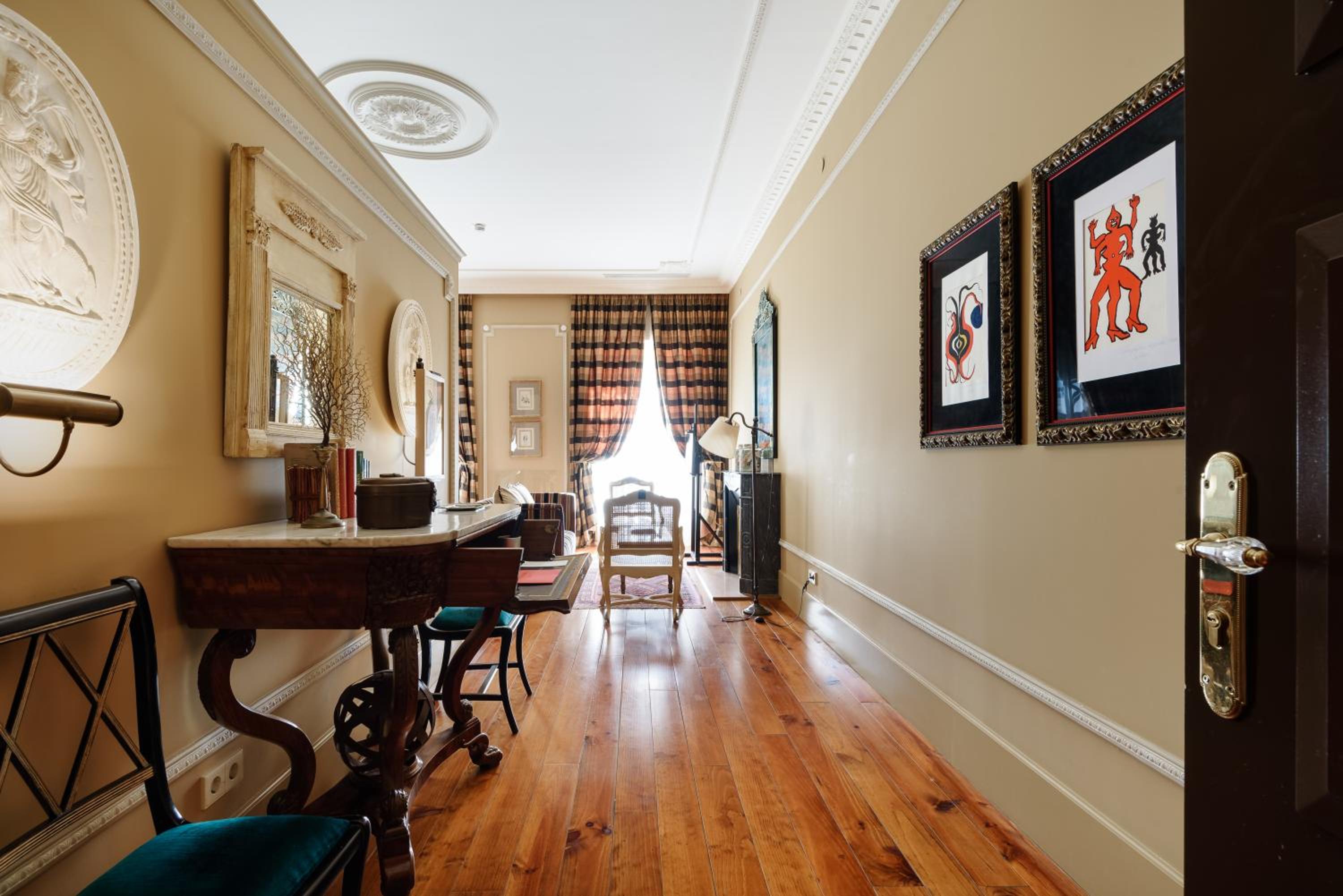 Suite with Balcony and city view photo 1