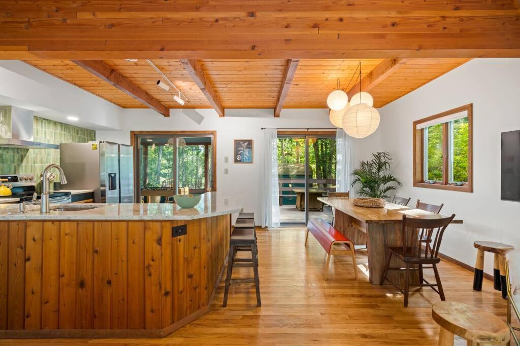 Three-Bedroom Vacation Home  photo 2