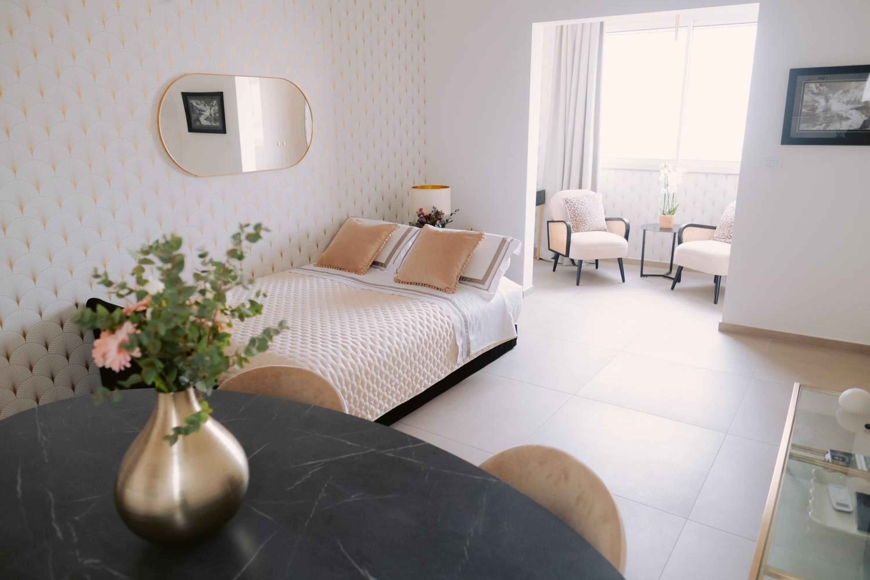 One-Bedroom Apartment - Photo 32