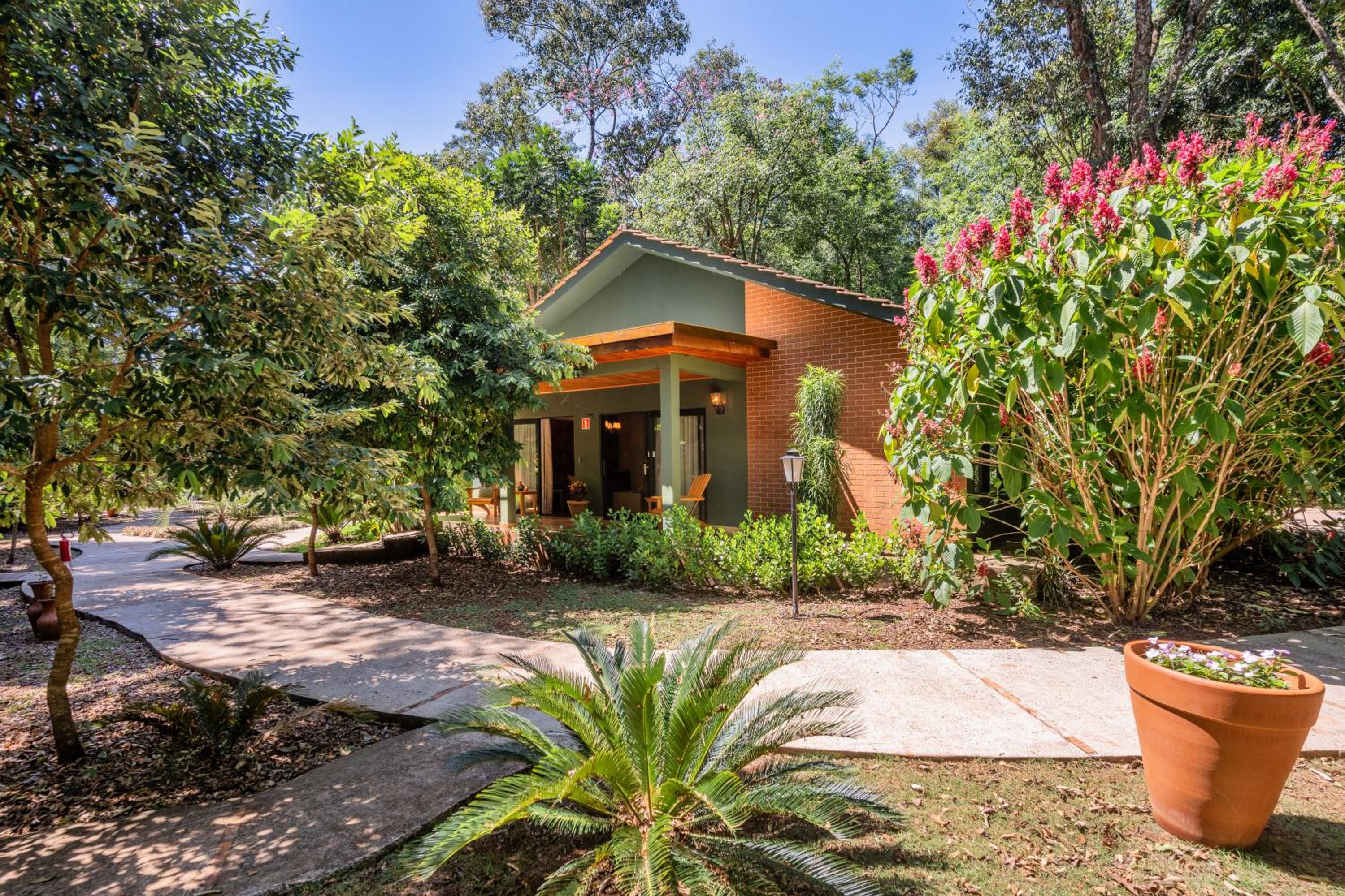 Bungalow with Garden View thumbnail 6