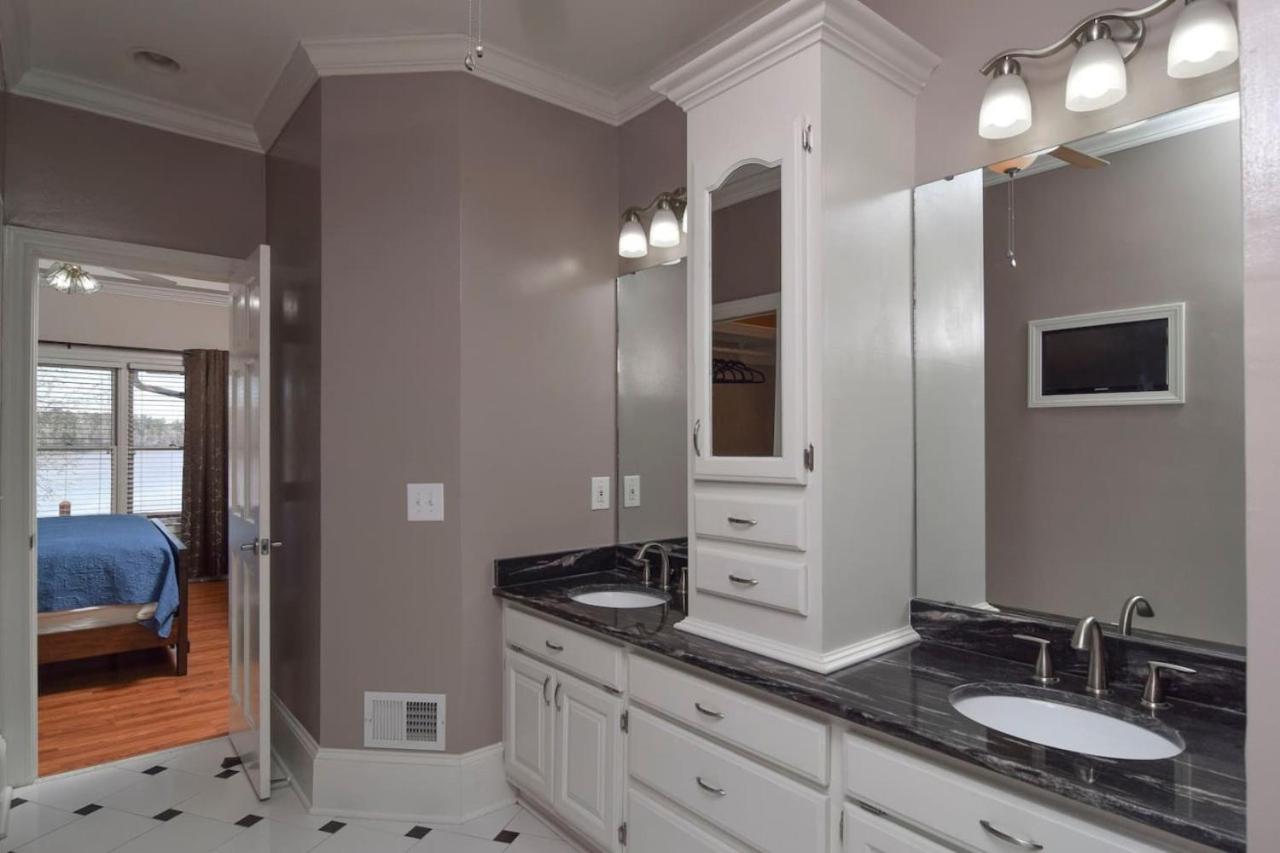 Four-Bedroom House photo 2