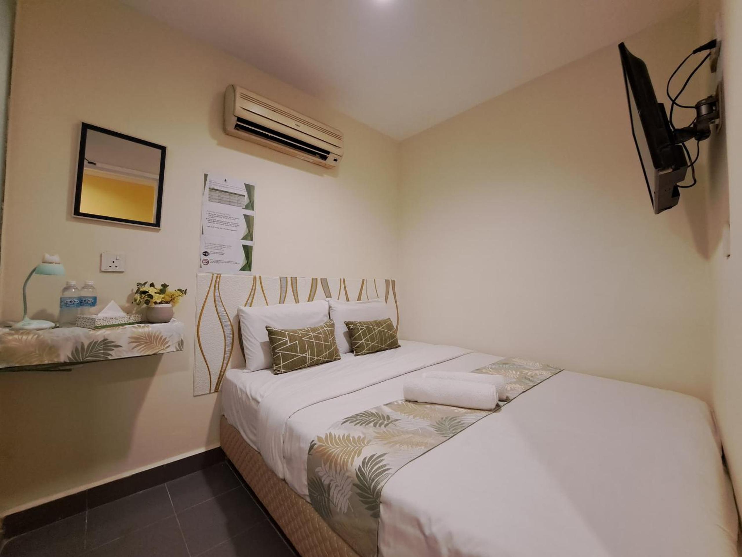 Standard Queen Room