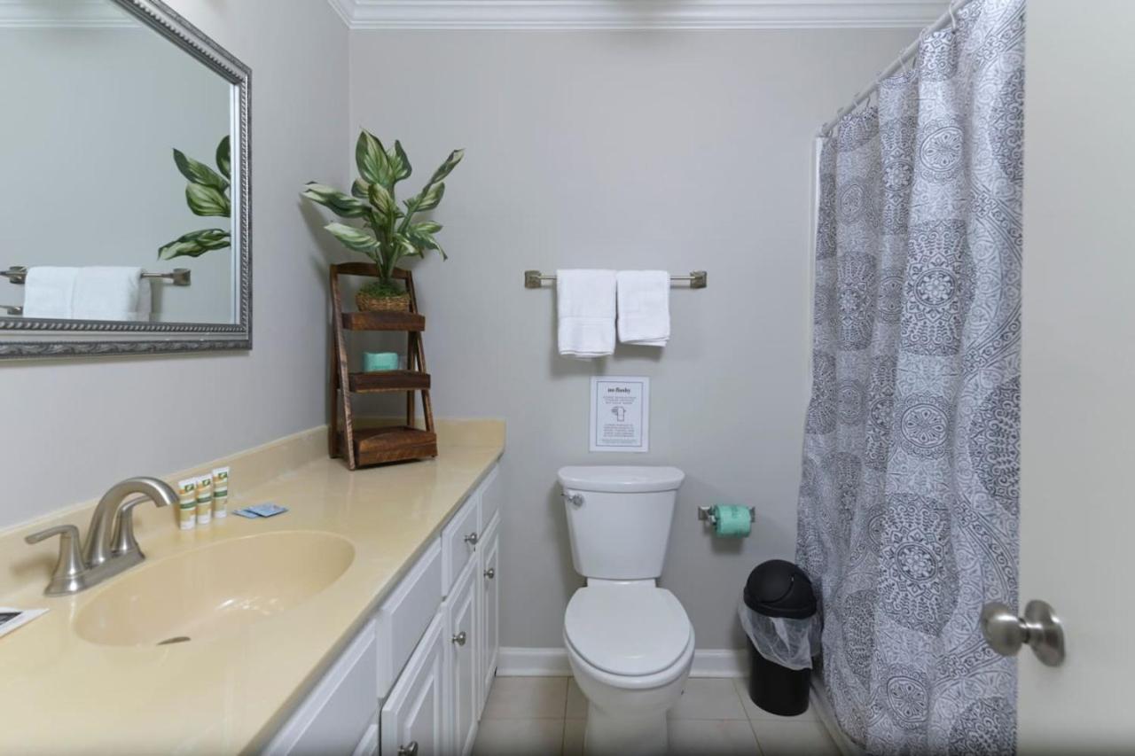 Five-Bedroom House photo 1
